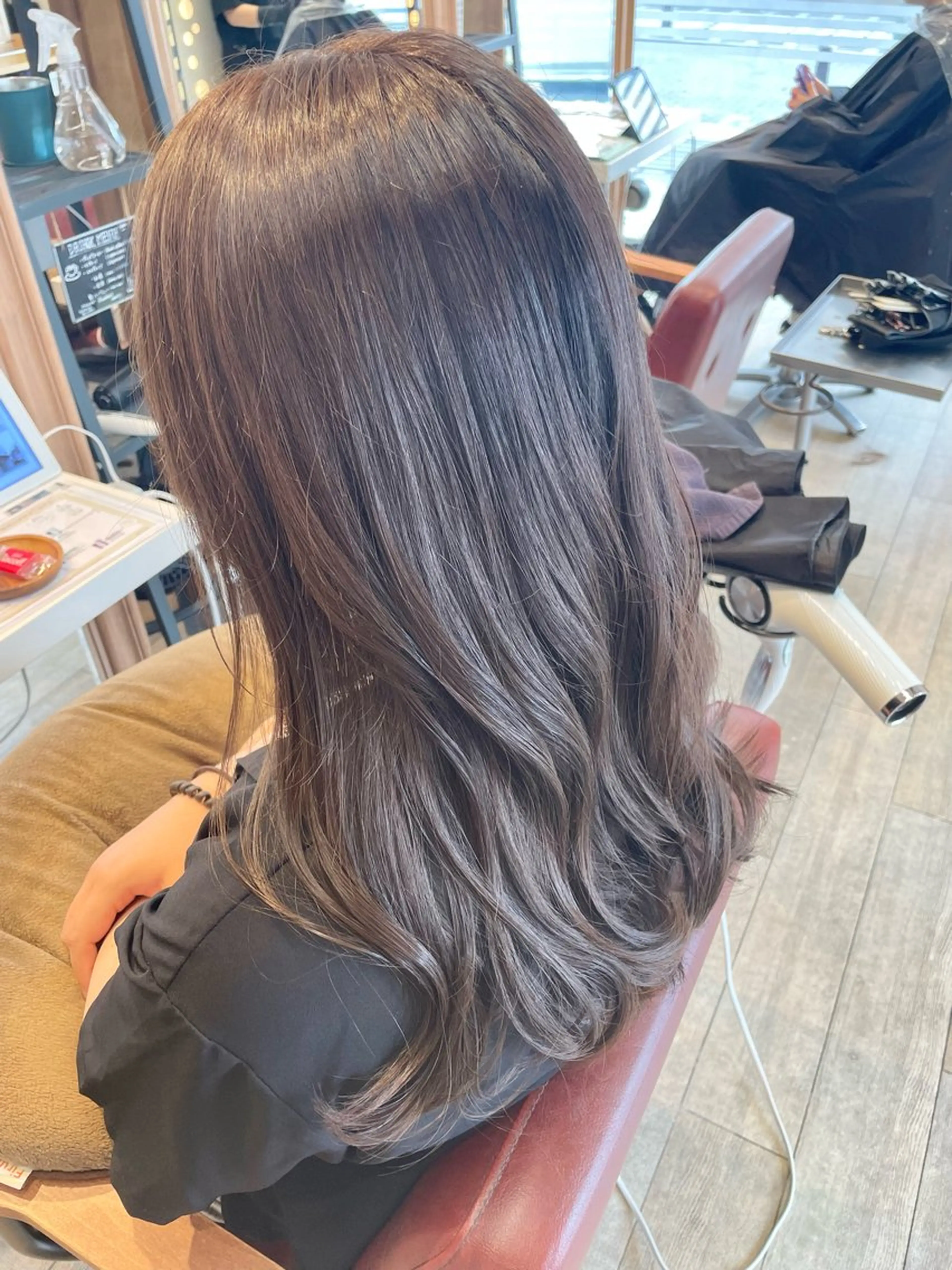 セミロング カラー ブリーチ 透明感カラー ブリーチなしカラー カット ヘアカラー ✨横須賀髪質改善✨️ 加藤 百音のヘアスタイル