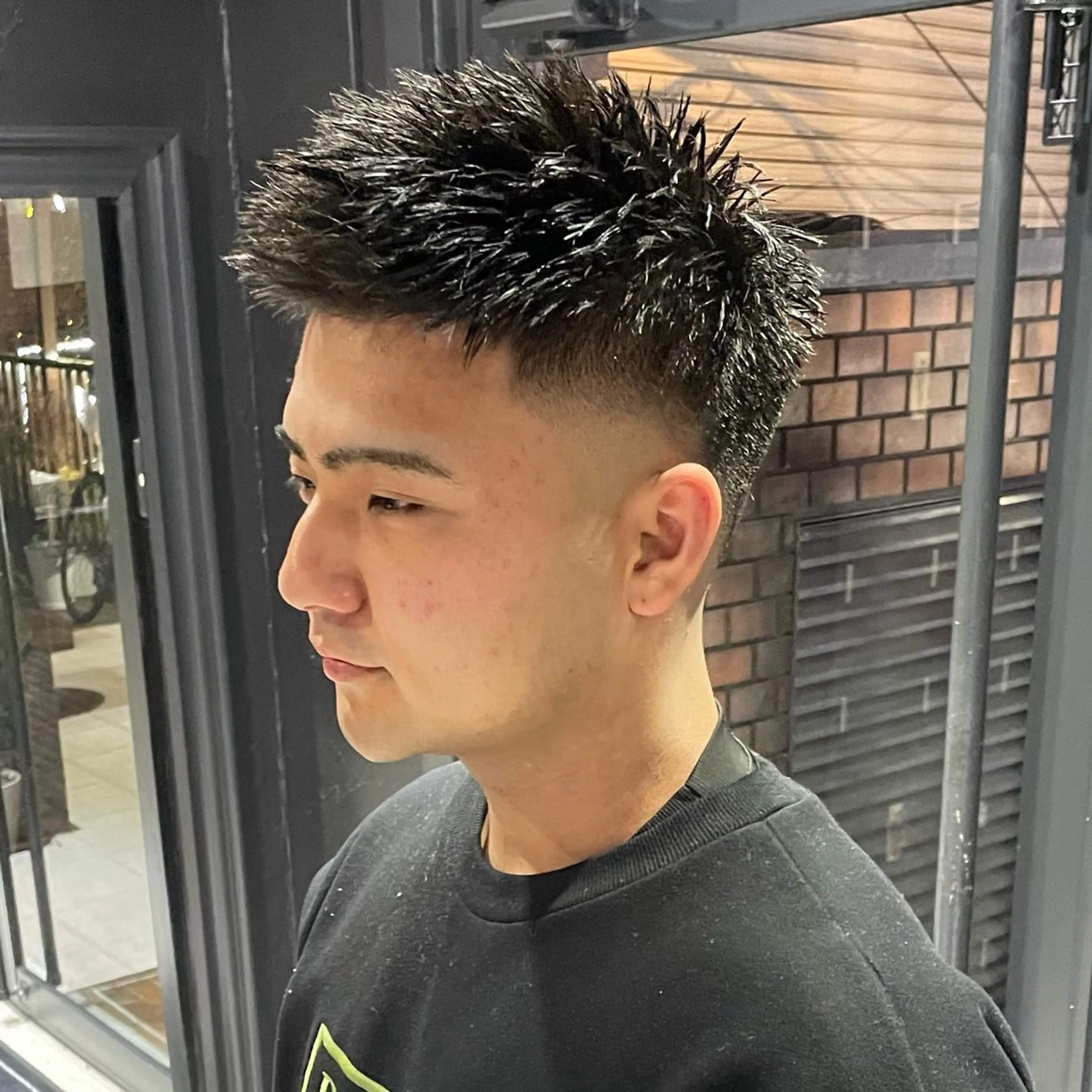 ショート メンズ フェードカット モヒカン カット ヘアセット スパイキーショート アメ村【戸兵吏駒】のヘアスタイル