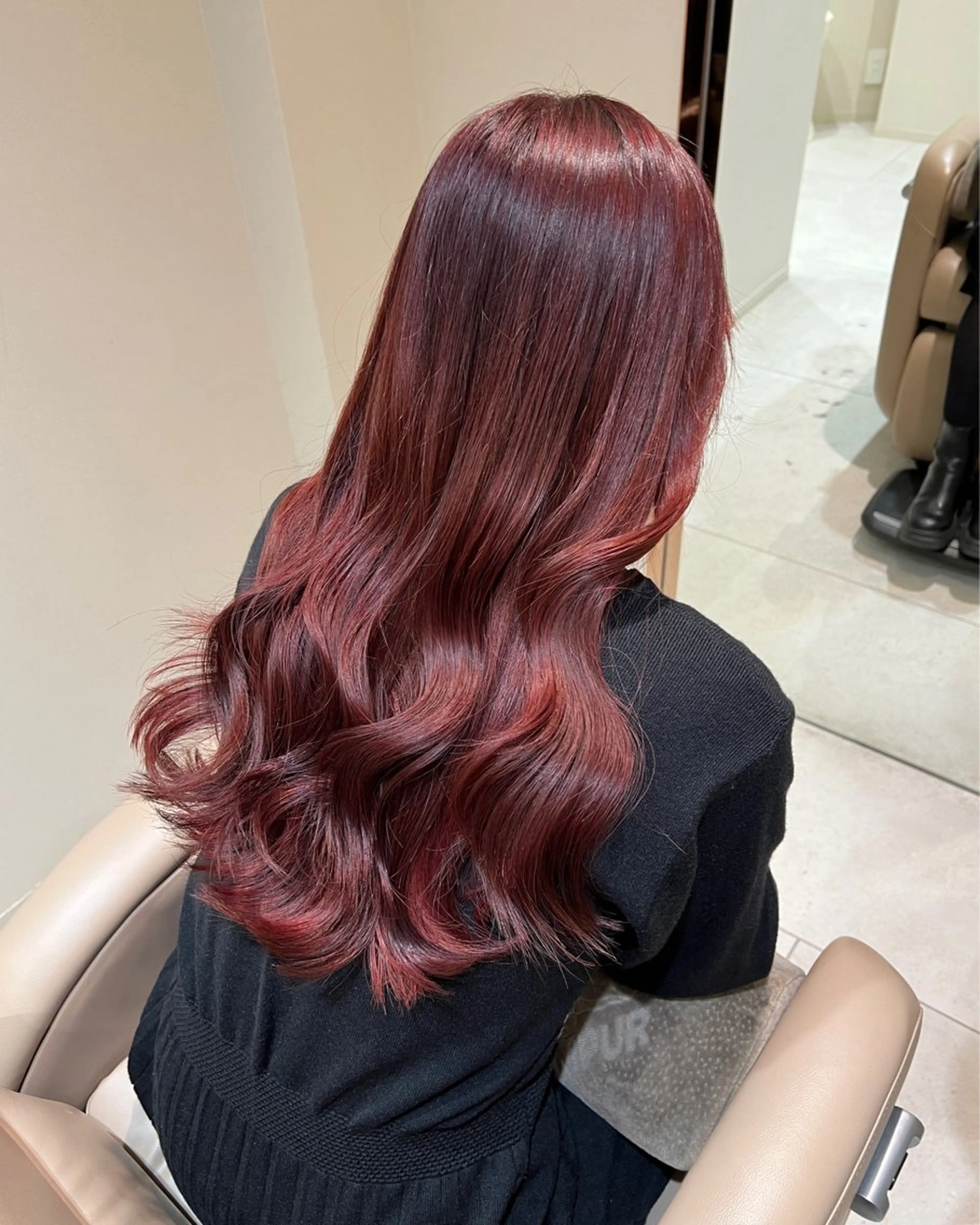 ロング カラー ブリーチ ブリーチなしカラー レッドカラー ノイシキ サキのヘアスタイル