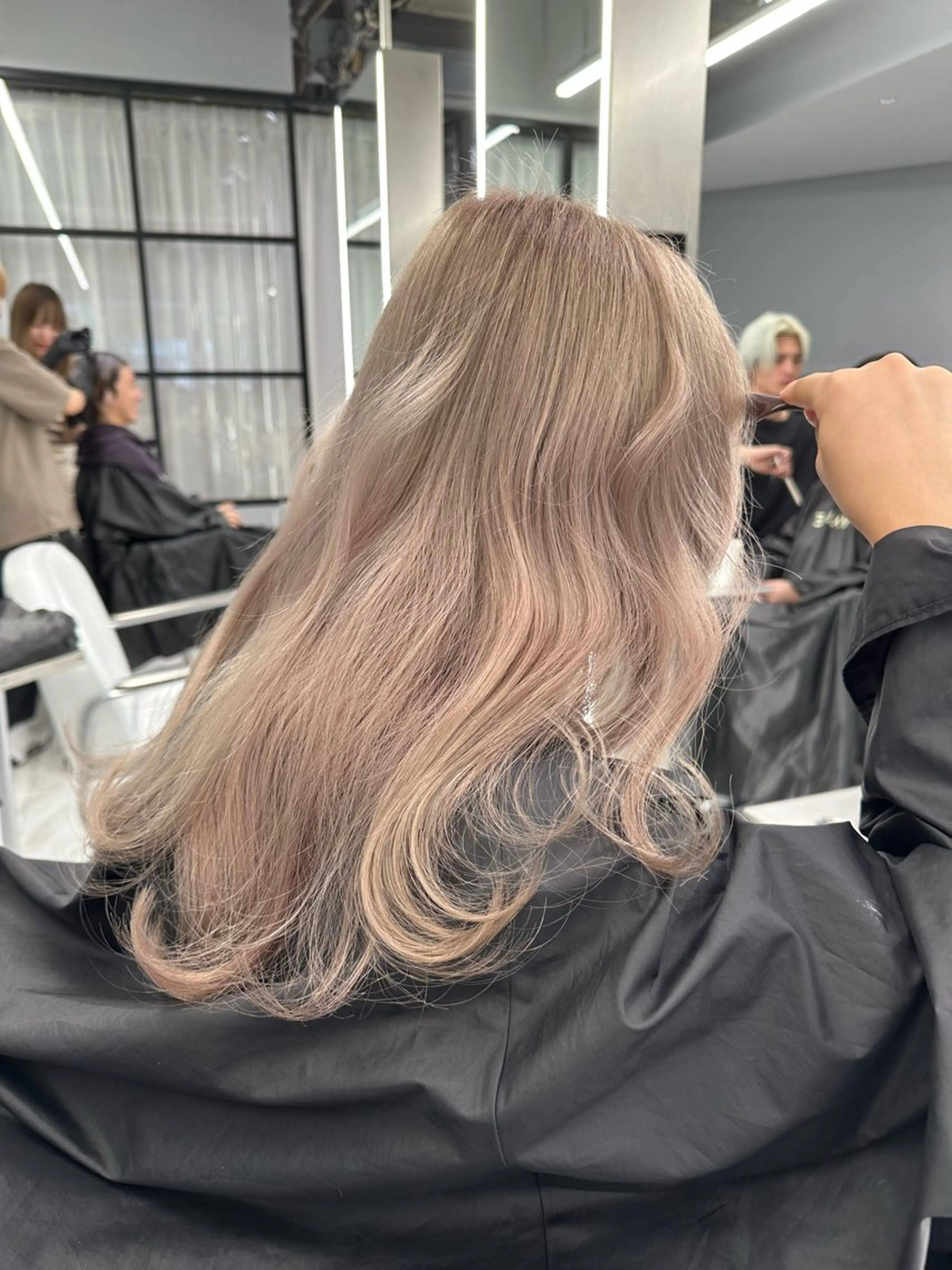ロング カラー 最高級髪質改善 🦄ブリーチYUGOのヘアスタイル
