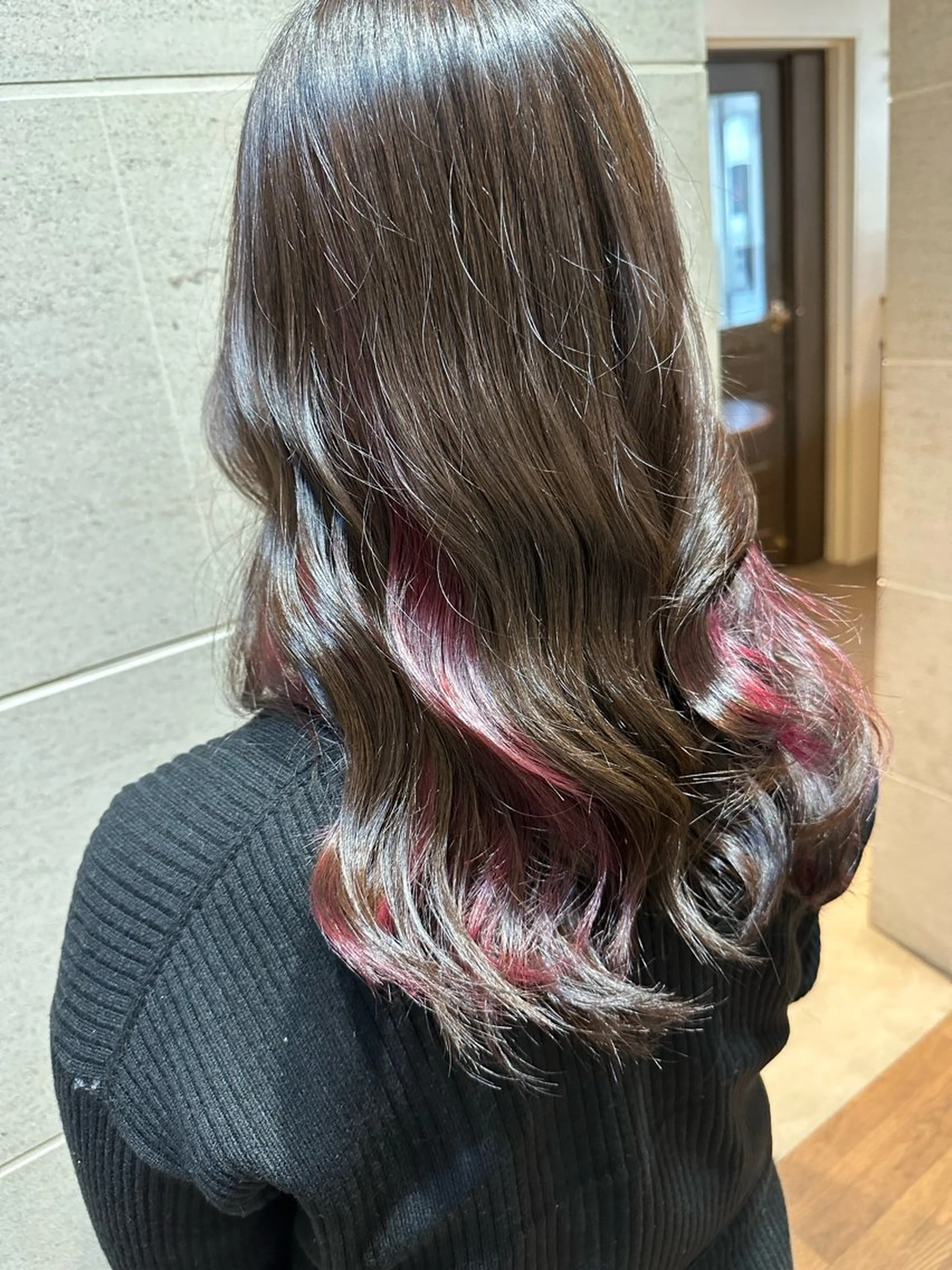 ロング カラー インナーカラー ヘアカラー トリートメント RINA .のヘアスタイル