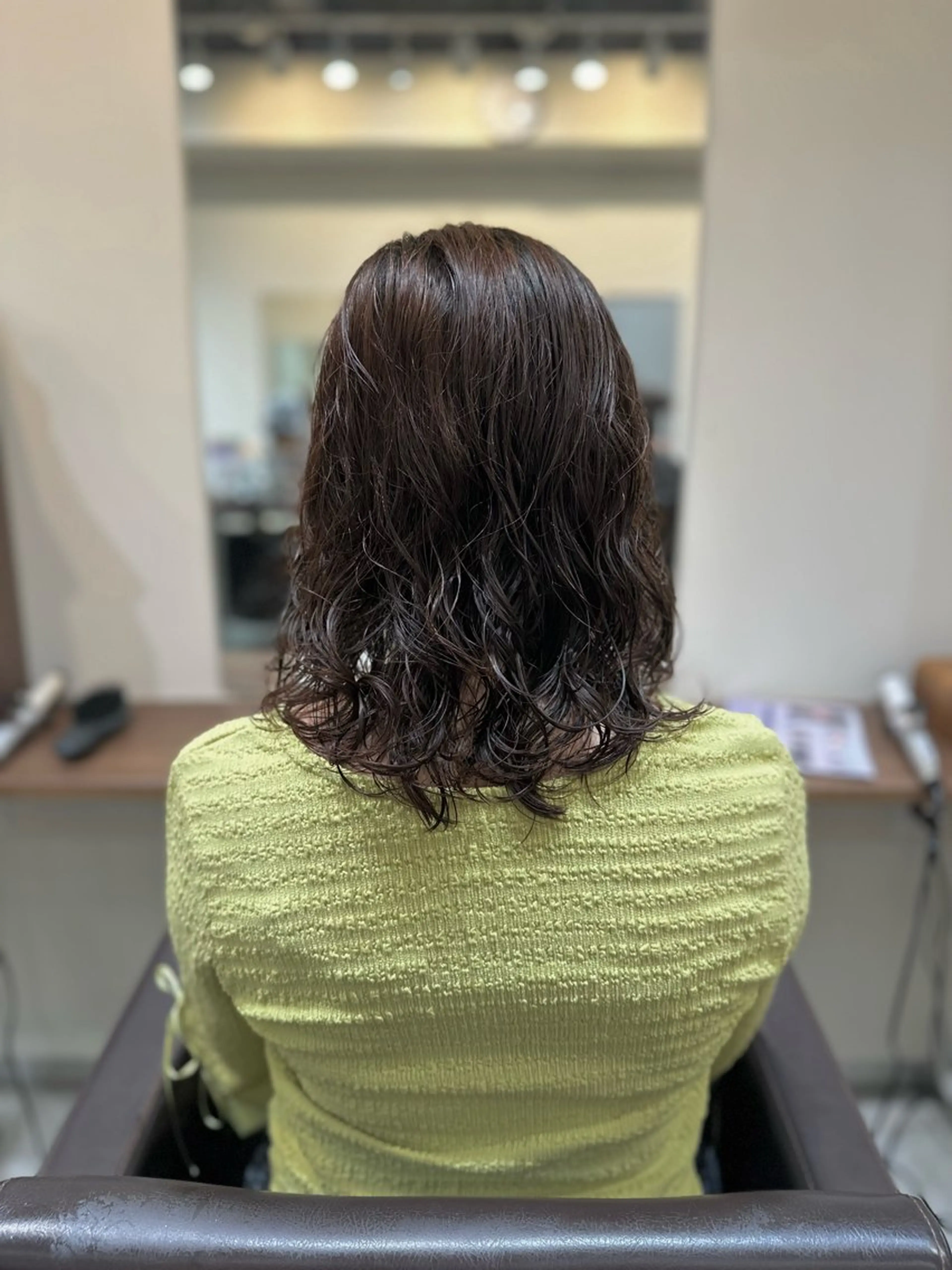 ミディアム カラー パーマ カット ヘアカラー パーマ トリートメント 小顔カット✨ 透明感カラー✨kyoのヘアスタイル
