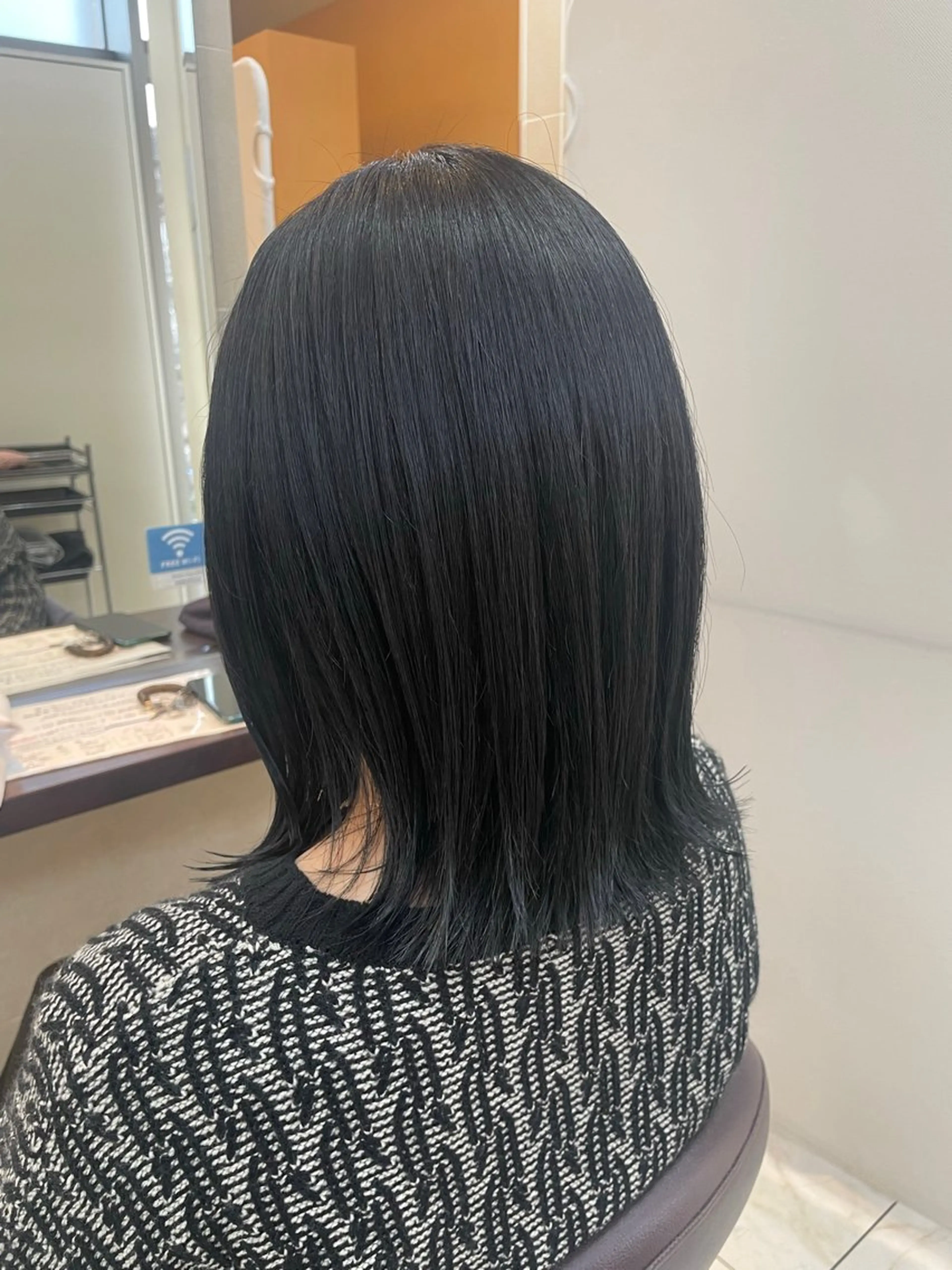 ミディアム ハイライト 髪質改善 縮毛矯正 トリートメント 酸性ストレート カット ヘアカラー 肌までキレイ見え✨️ 赤み消し特化のヘアスタイル