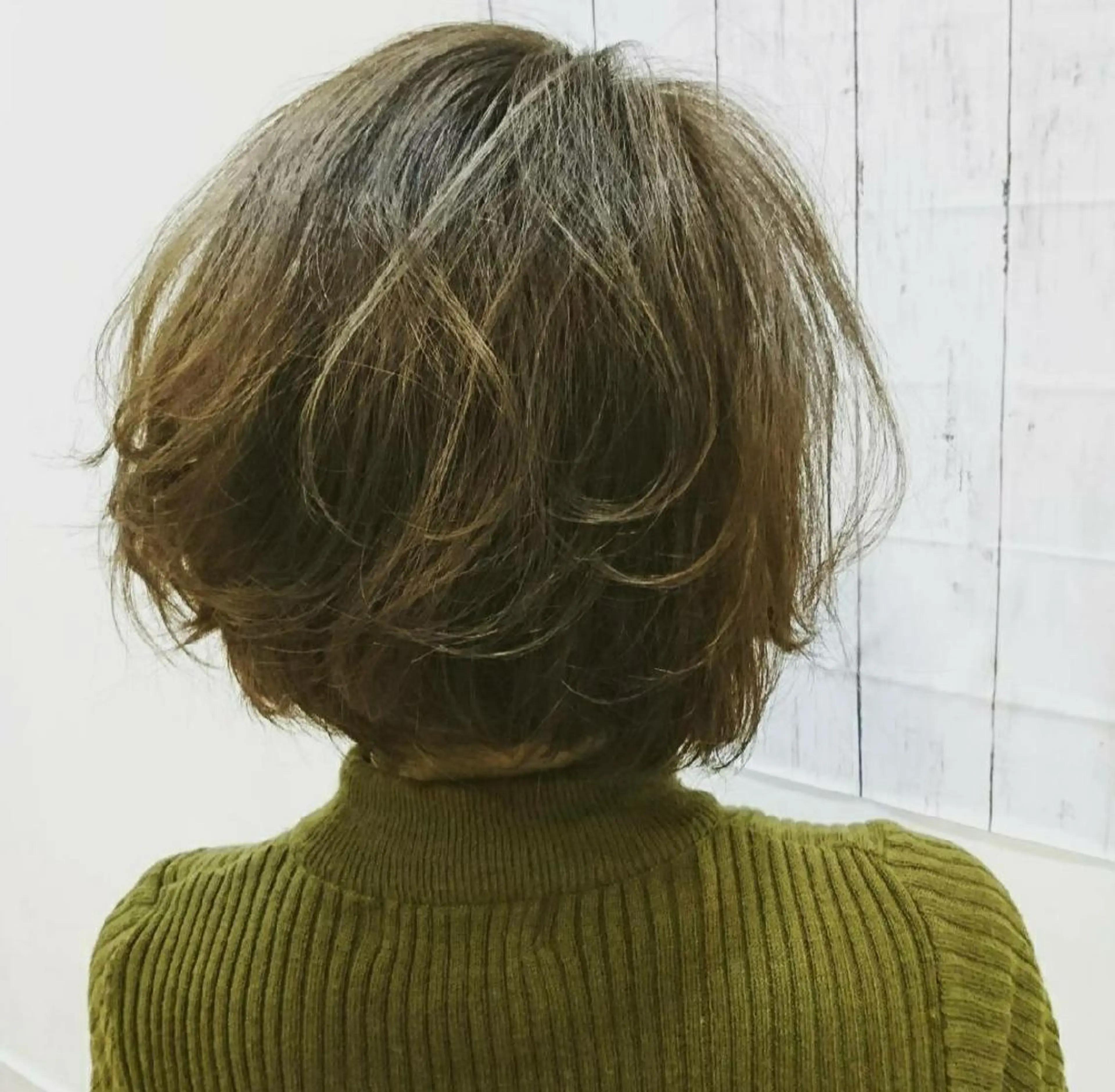 ショート カラー ベージュカラー ハイライトカラー オリーブベージュ ハイライト ヘアカラー トリートメント 💎カラー特化💎 長嶺文江💎のヘアスタイル
