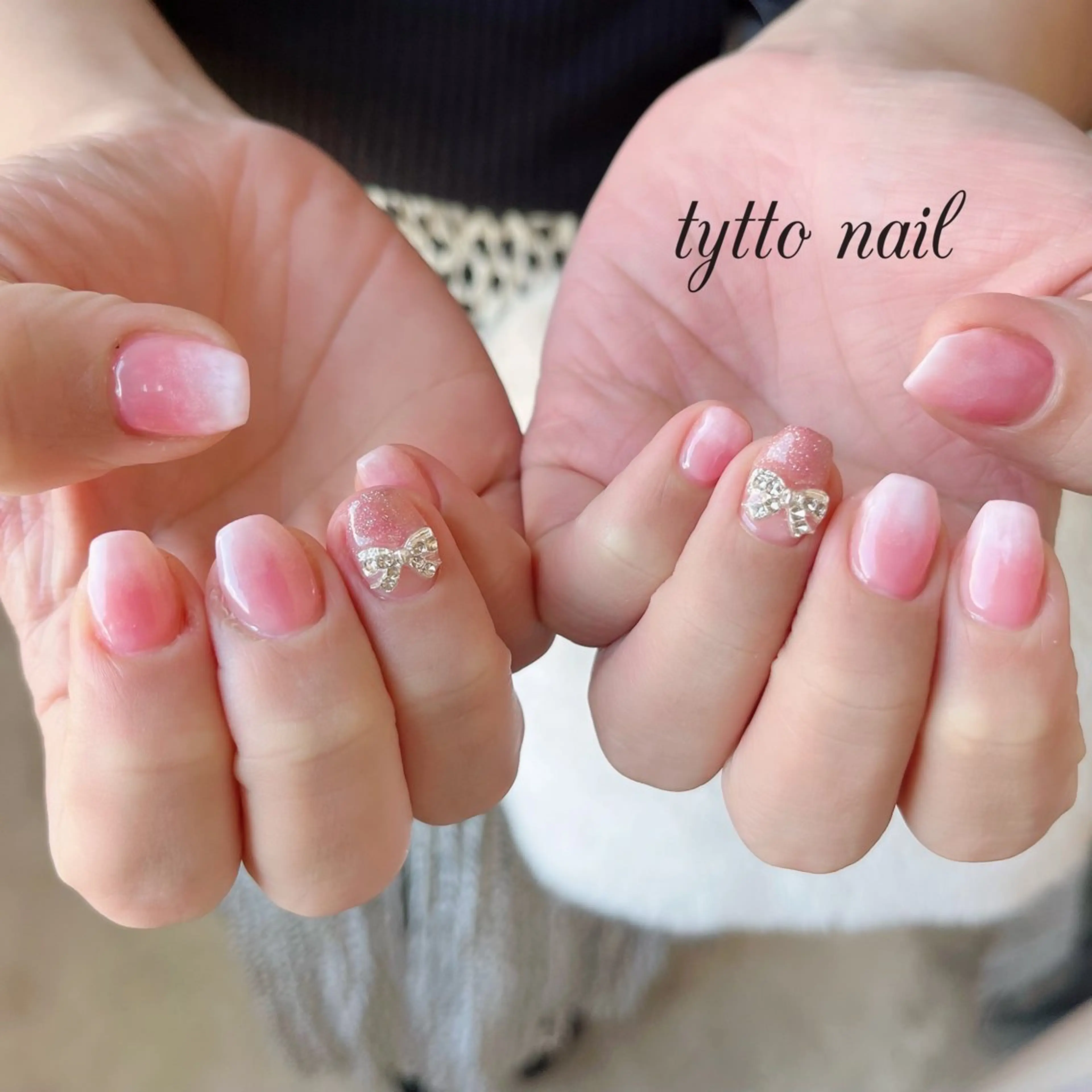 ネイル キラキラネイル ラメ(グリッター) ピンク リボン ショートネイル tytto nail ❤︎‪‪eri‪‪のネイルデザイン