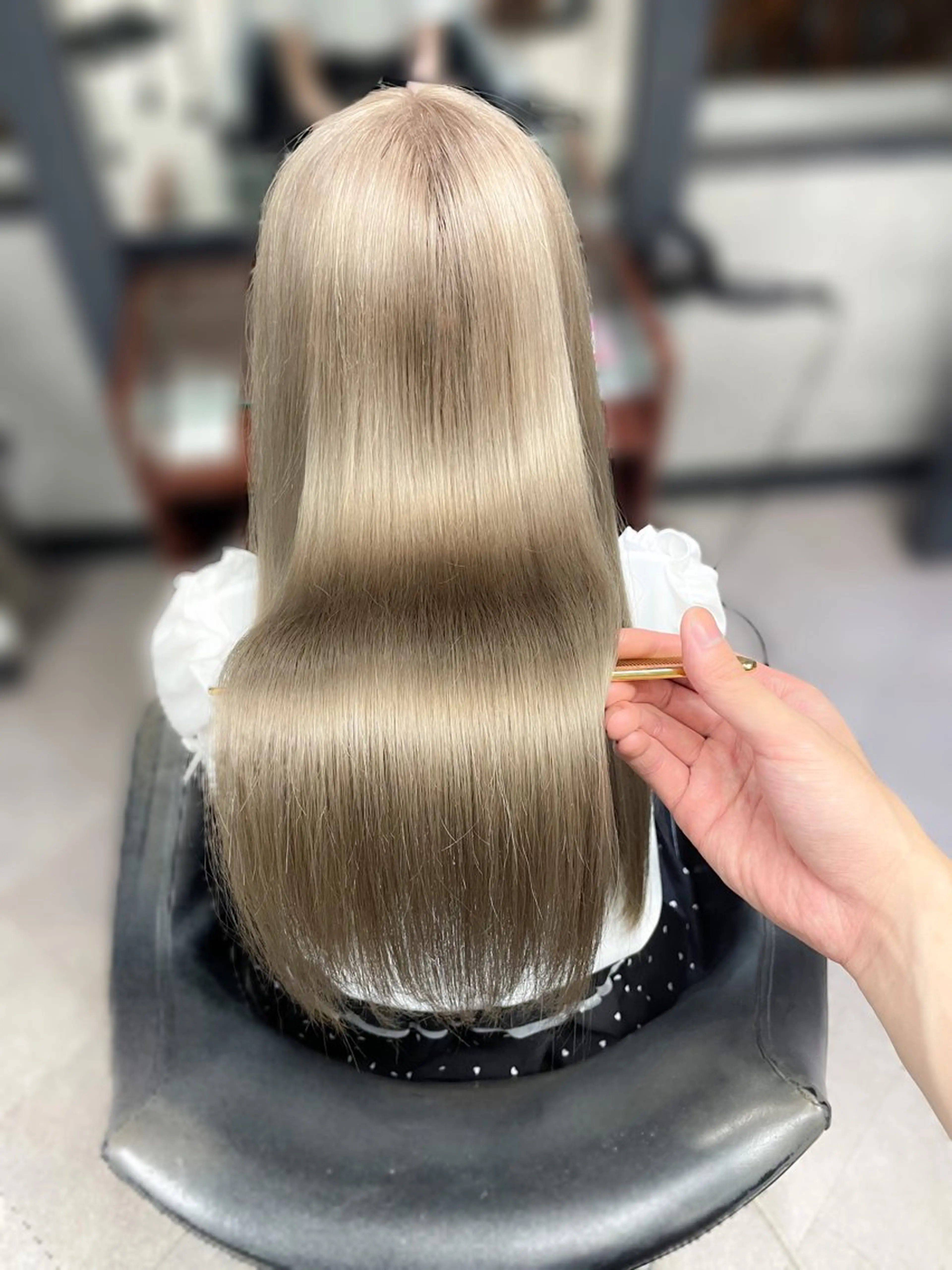 ロング カラー ベージュカラー ブリーチ ホワイトベージュ 髪質改善 トリートメント ヘアカラー トリートメント ハイトーンエクステ 🎩カズキ🎩のヘアスタイル