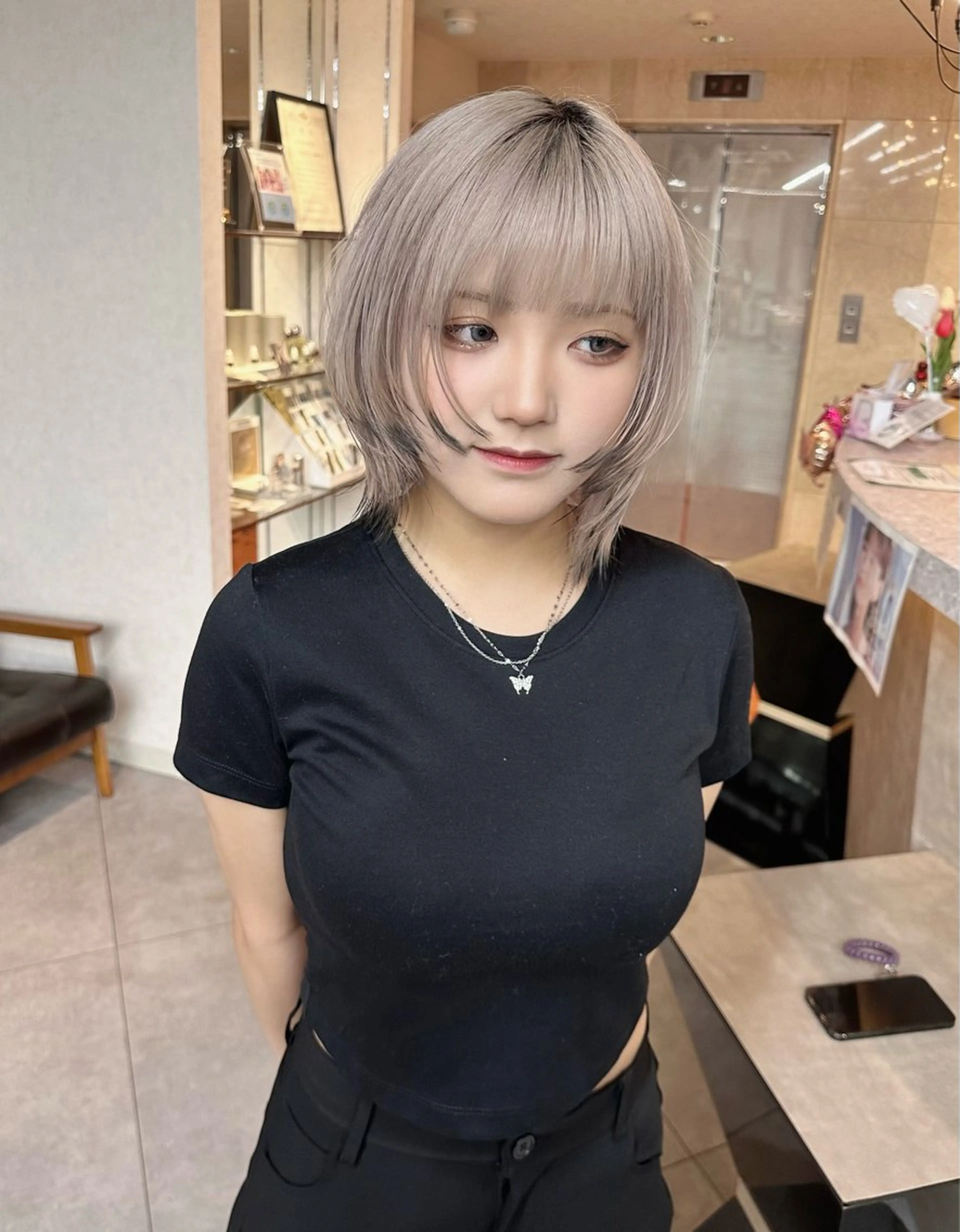 ミディアム カラー ウルフとハイトーン みっちー✂️のヘアスタイル