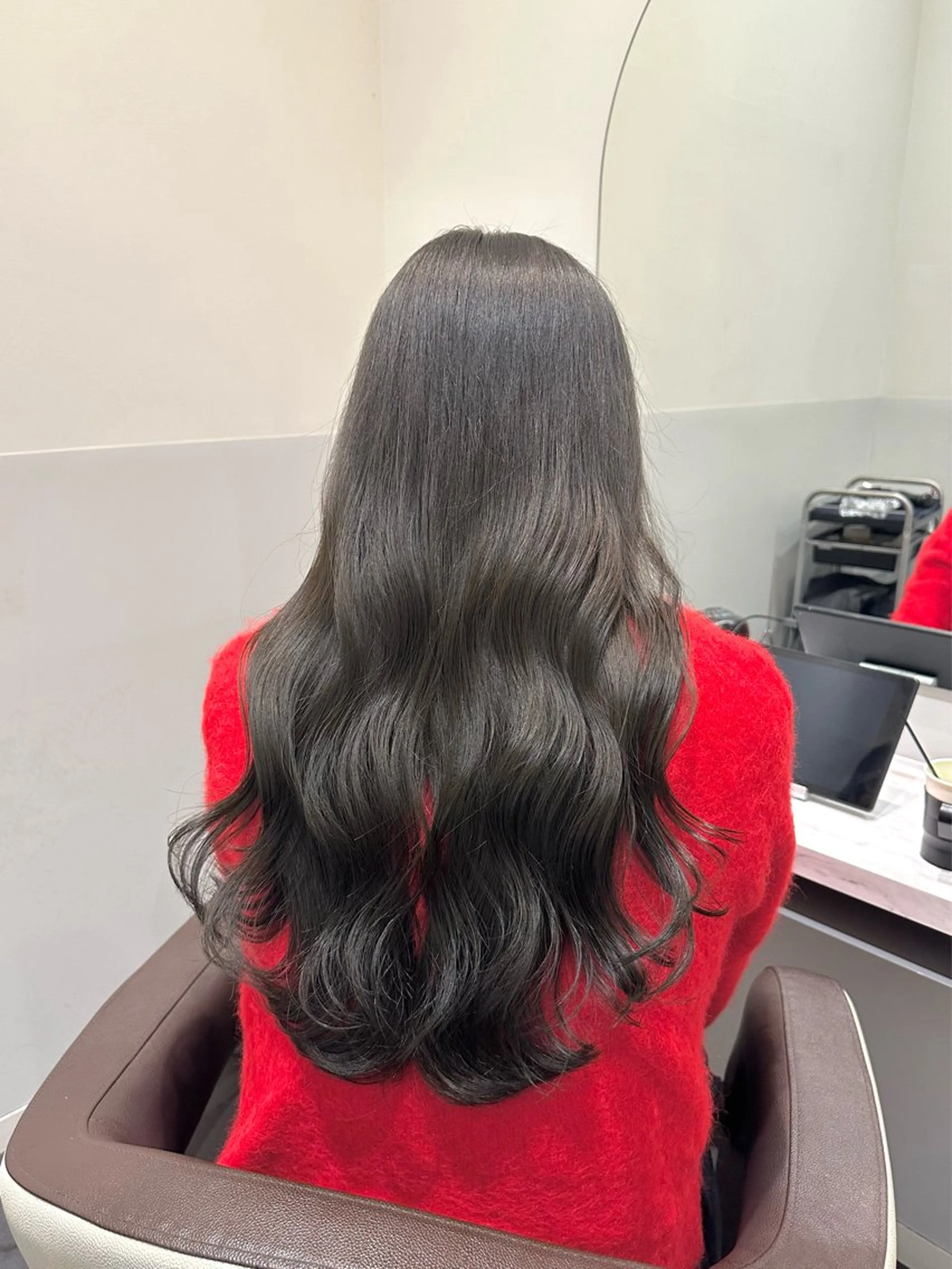 ロング カラー ブリーチ グレージュ ブリーチなしカラー オリーブグレージュ オリーブグレー LUMO所属・矢野 晃平のヘアスタイル