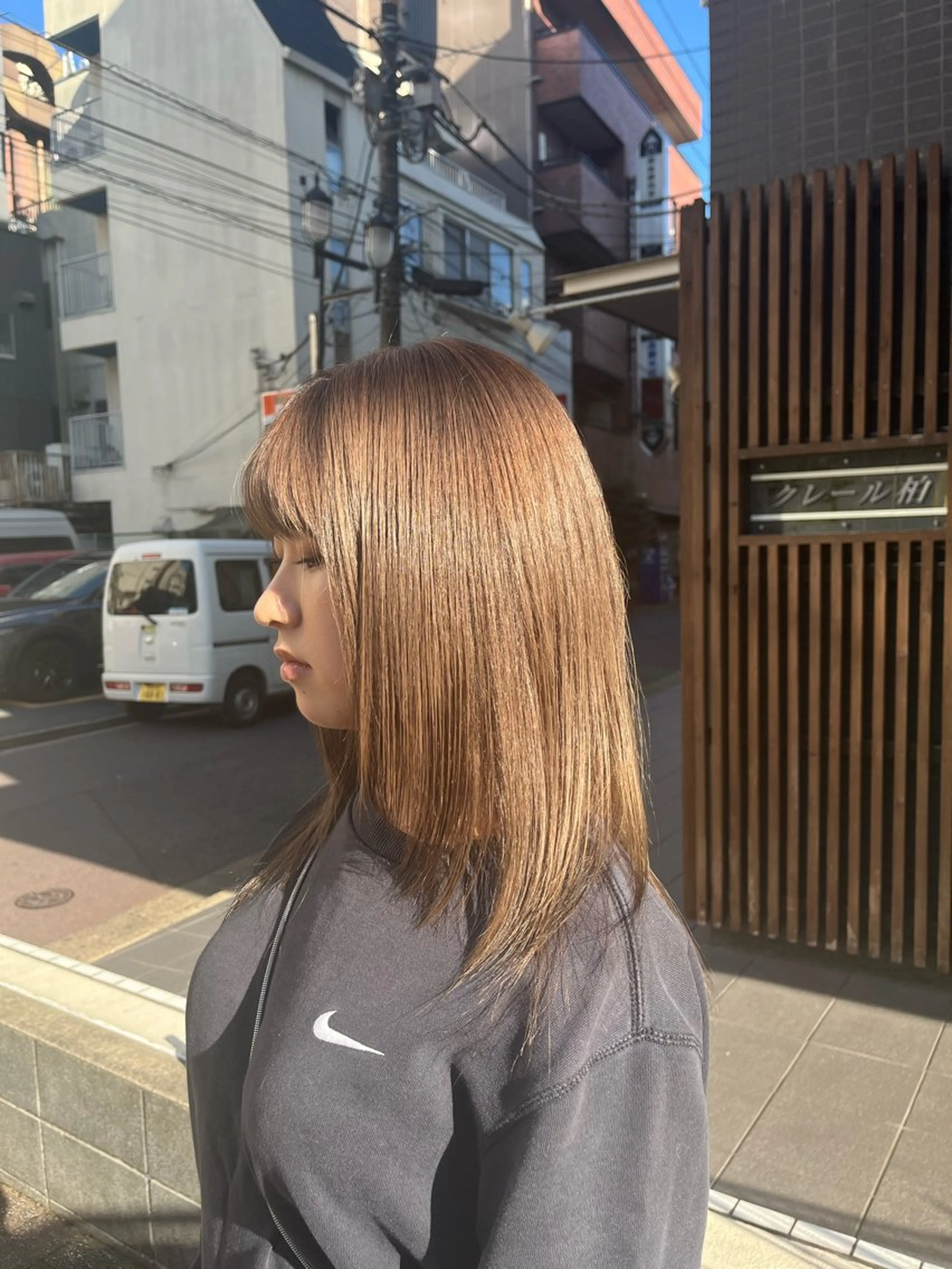 セミロング カラー ブリーチ カット ヘアカラー トリートメント 海外ガール ハイトーン　竹井俊介のヘアスタイル