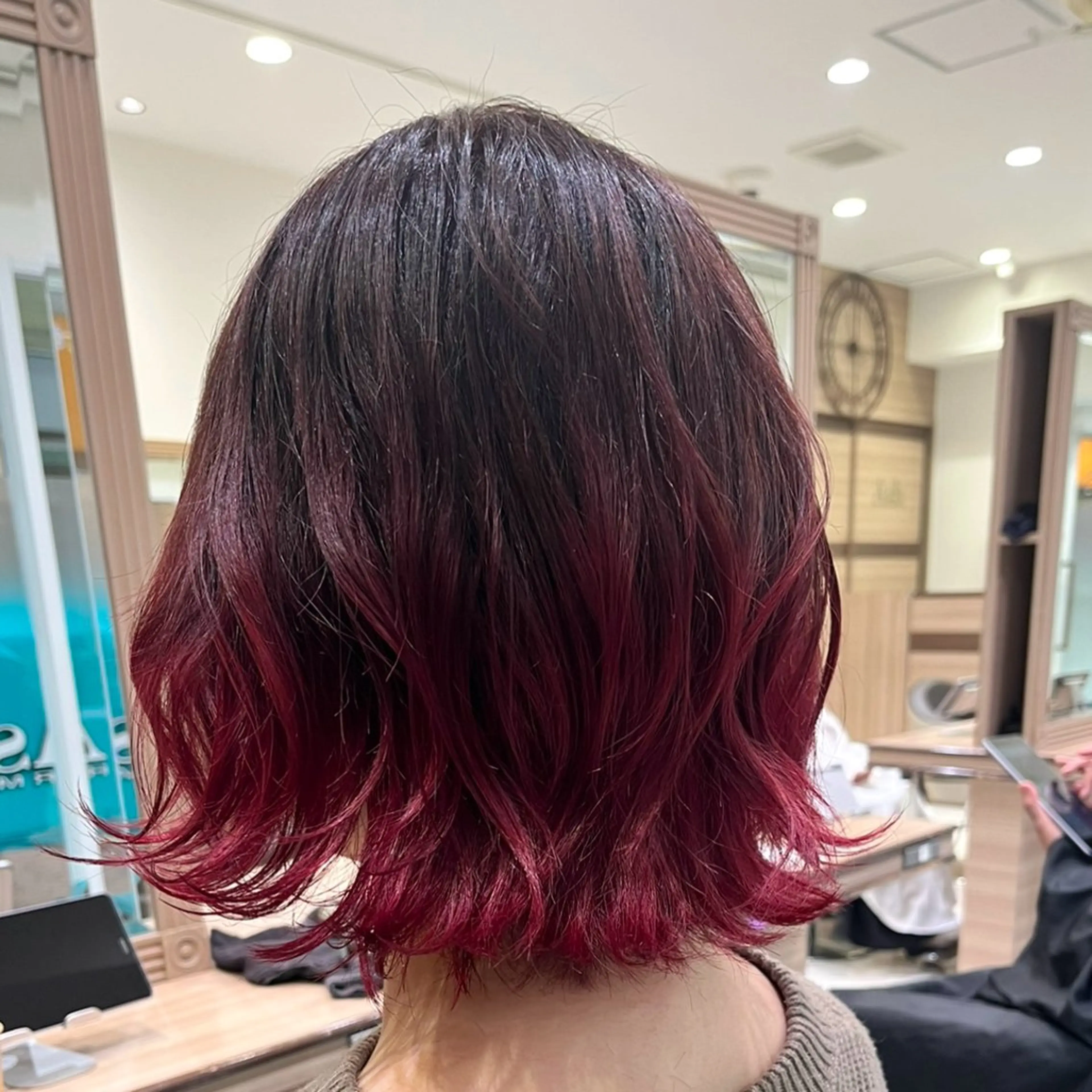 ミディアム 崎山 紗吏のヘアスタイル