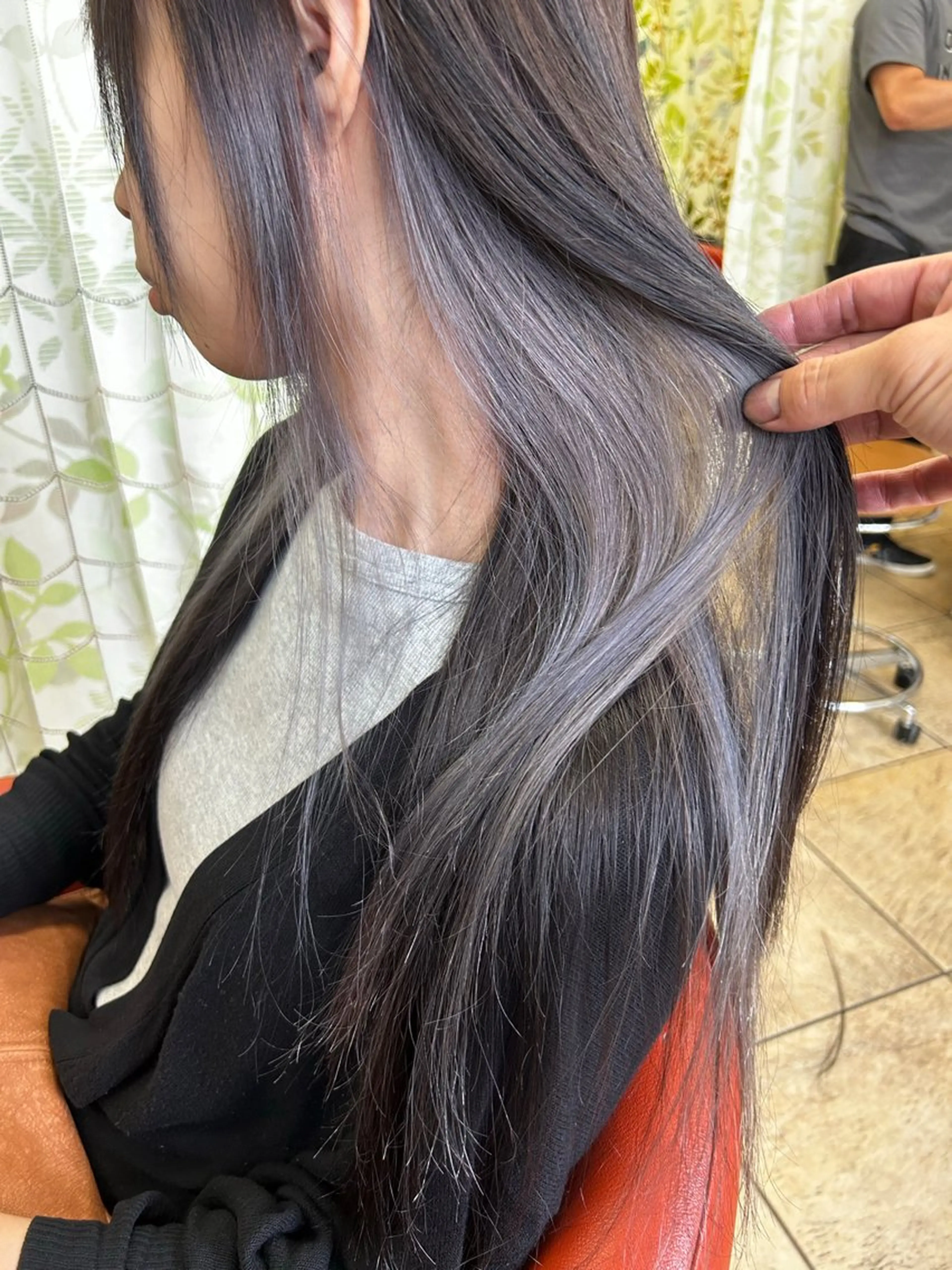 ロング カラー ベージュカラー ブリーチ ホワイトベージュ ブルームーン所属・モリタ ミツキのヘアスタイル
