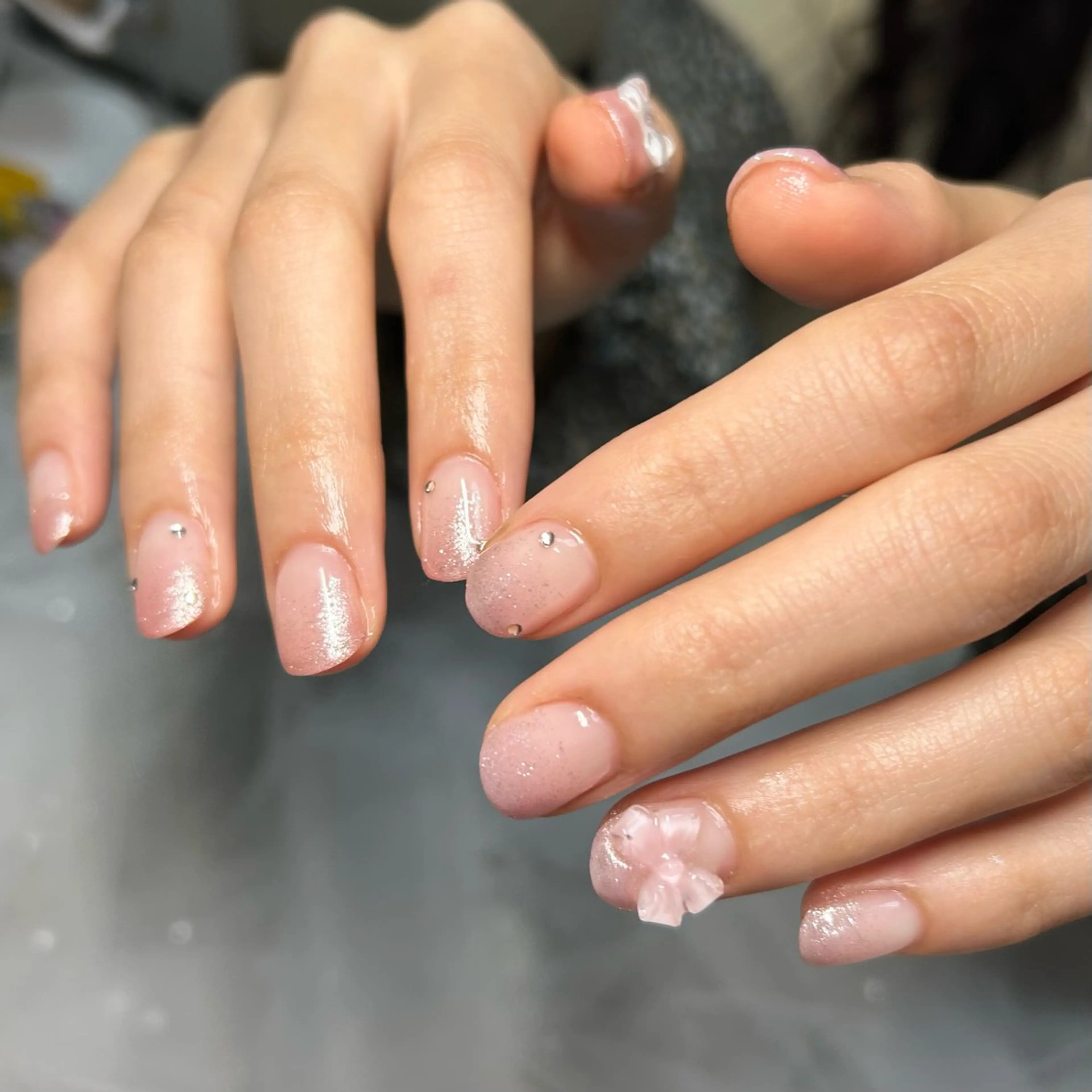 ネイル リボン ストーンネイル ハンドネイル ten nail salon　かえでのネイルデザイン