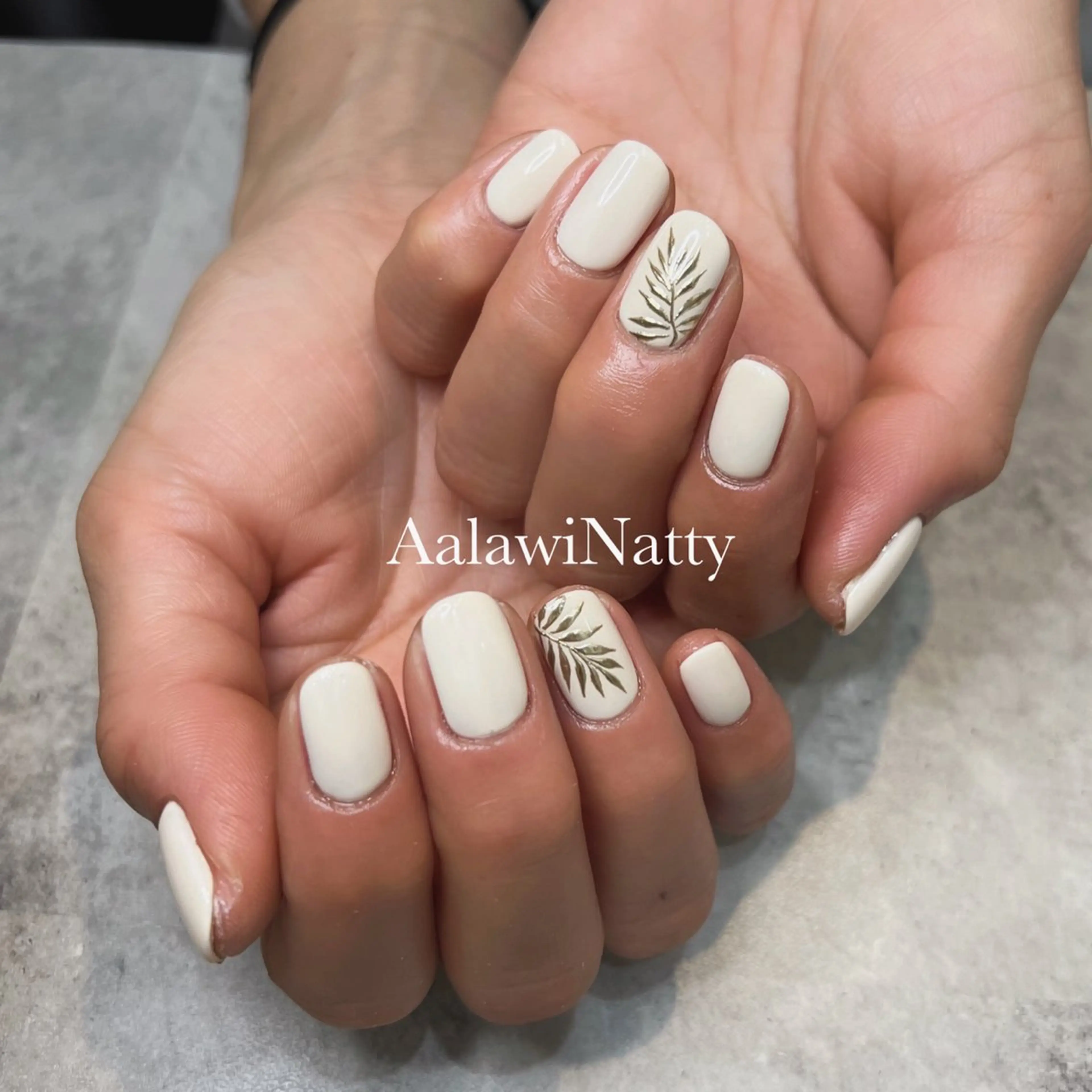 ネイル アートネイル ワンカラーネイル シンプルネイル 夏ネイル ホワイト Aala wi Natty  nail所属・AMANO AKIHOのネイルデザイン
