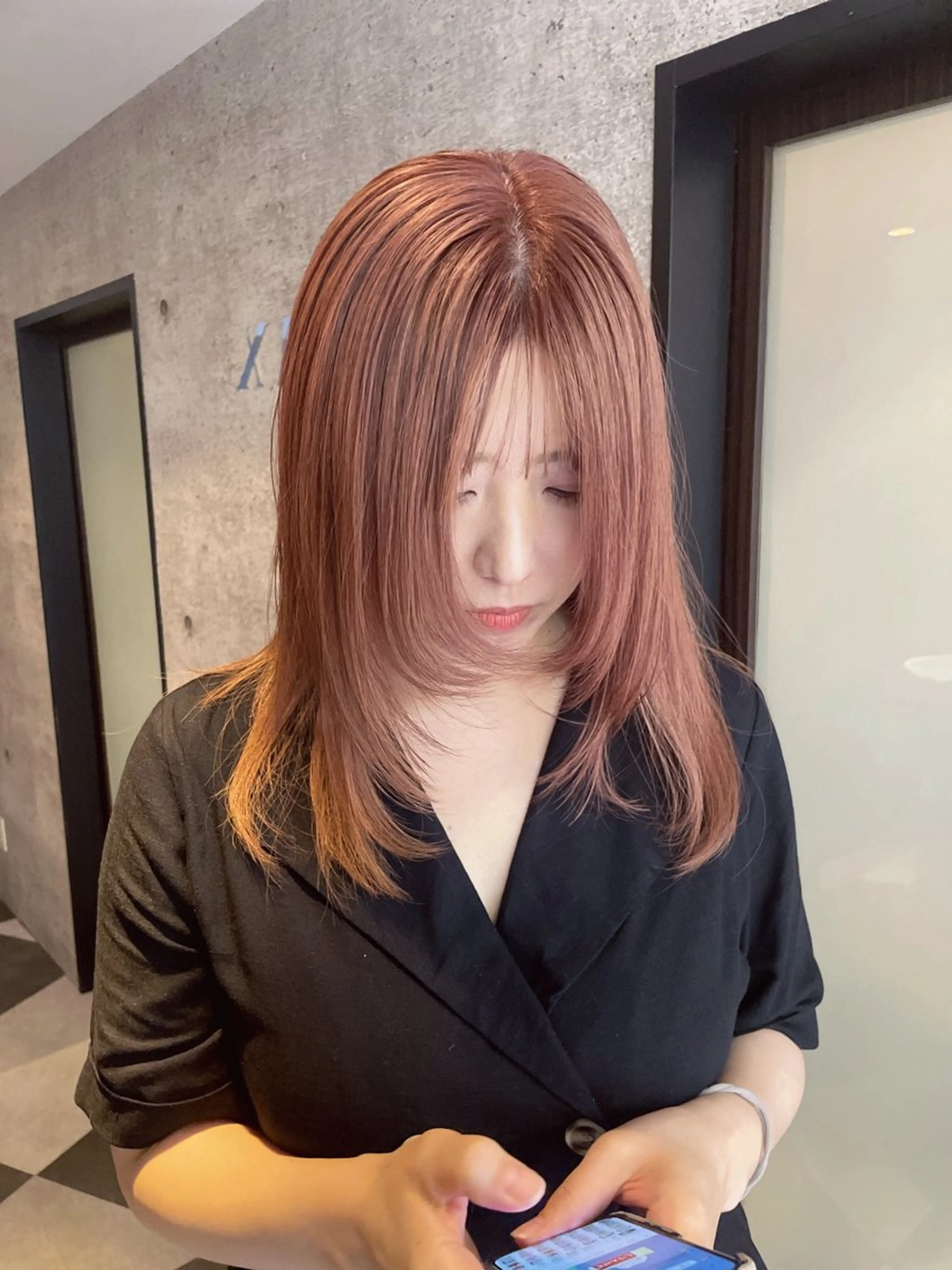 ミディアム カラー ブラウンカラー オレンジ オレンジブラウン ヘアカラー XENA YURI ブリーチカラーのヘアスタイル