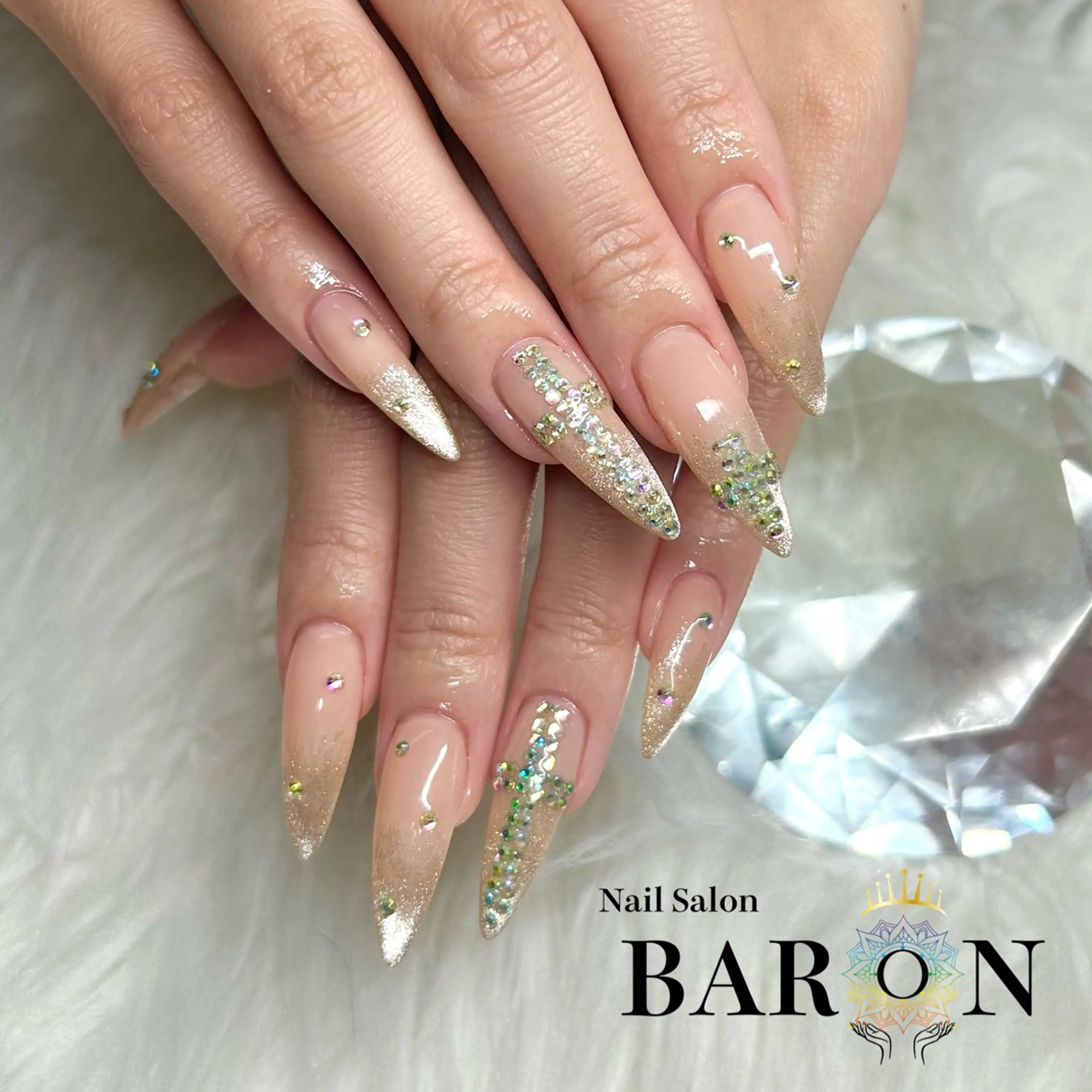 ネイル オーロラネイル ストーンネイル ハンドネイル ♛︎BARON♛︎ SUMIRE.のネイルデザイン