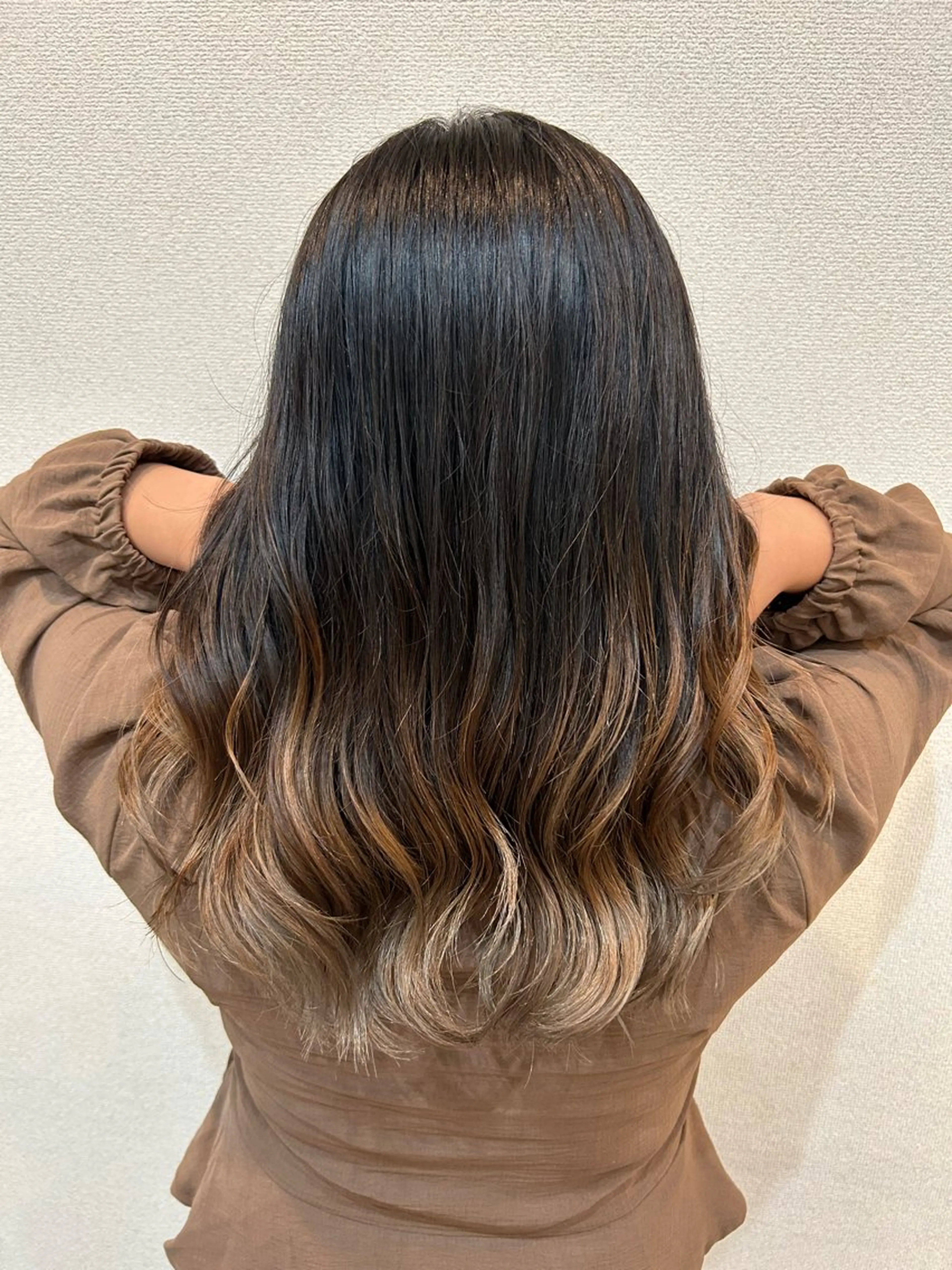 セミロング カラー ブリーチ ケアブリーチ グラデーションカラー トリートメント ヘアカラー uLu【ウル】所属・🦖manami 🦖のヘアスタイル