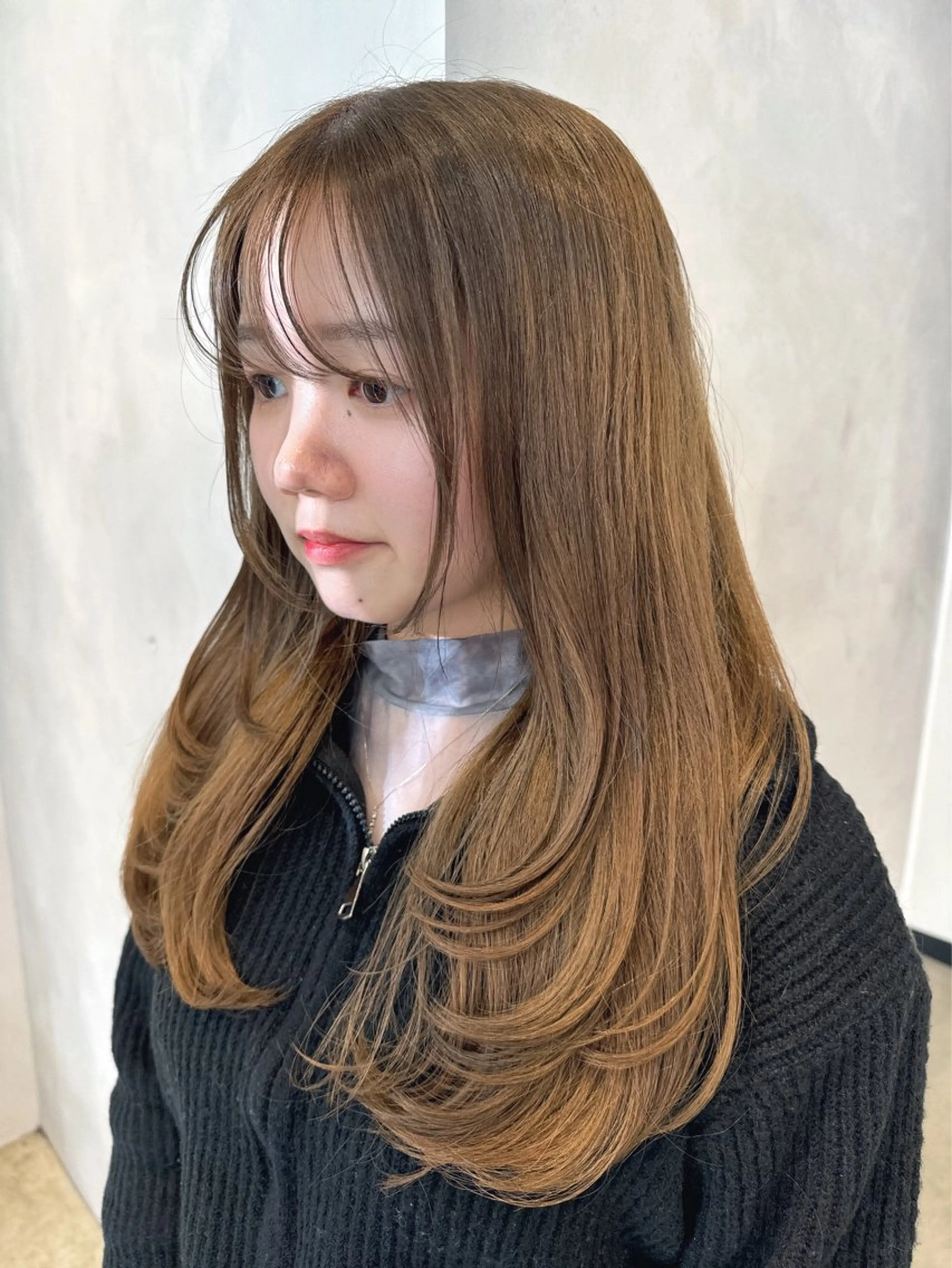 ロング カラー ベージュカラー ブリーチ ミルクティーベージュ レイヤーカット カット ヘアカラー トリートメント 透明感カラー✨艶髪 制作🌱山根あゆみのヘアスタイル