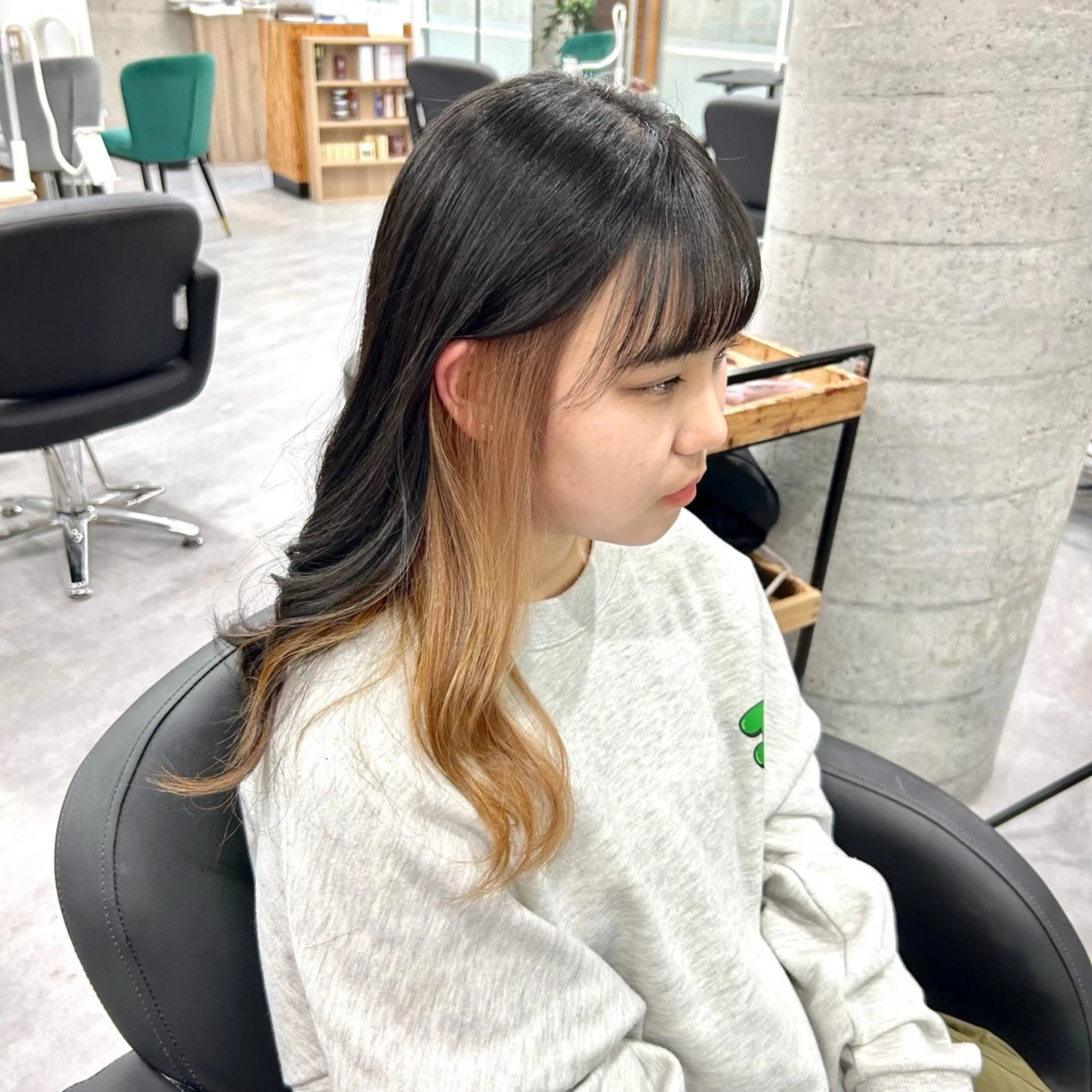 《🍋ダメージレスインナーカラー🍋》業界最高濃度ケアブリーチ+高発色エドルカラー+高濃度処理剤+毛先カット🫧の写真