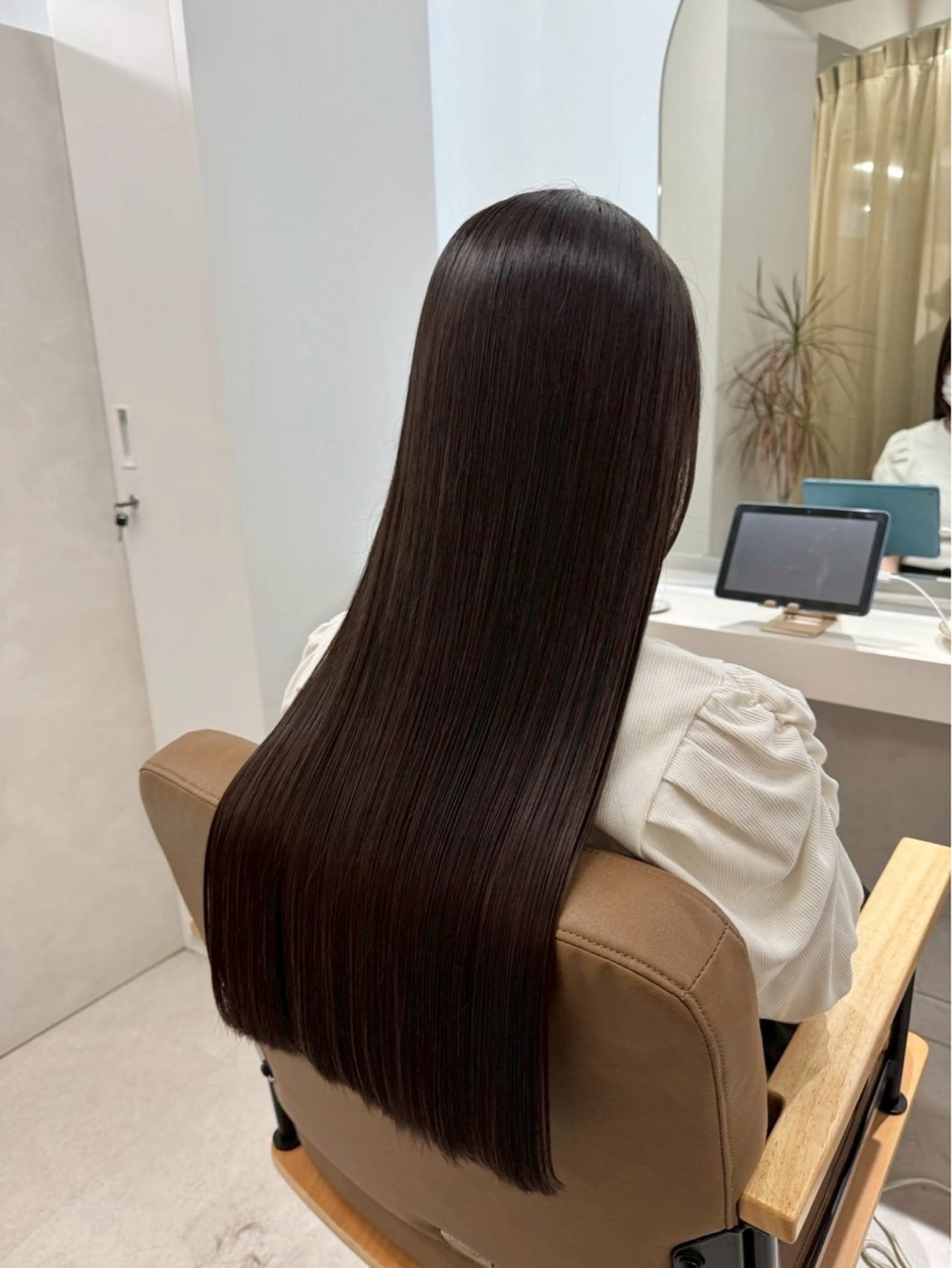 ロング カラー SLASHスラッシュ 小西結奈のヘアスタイル