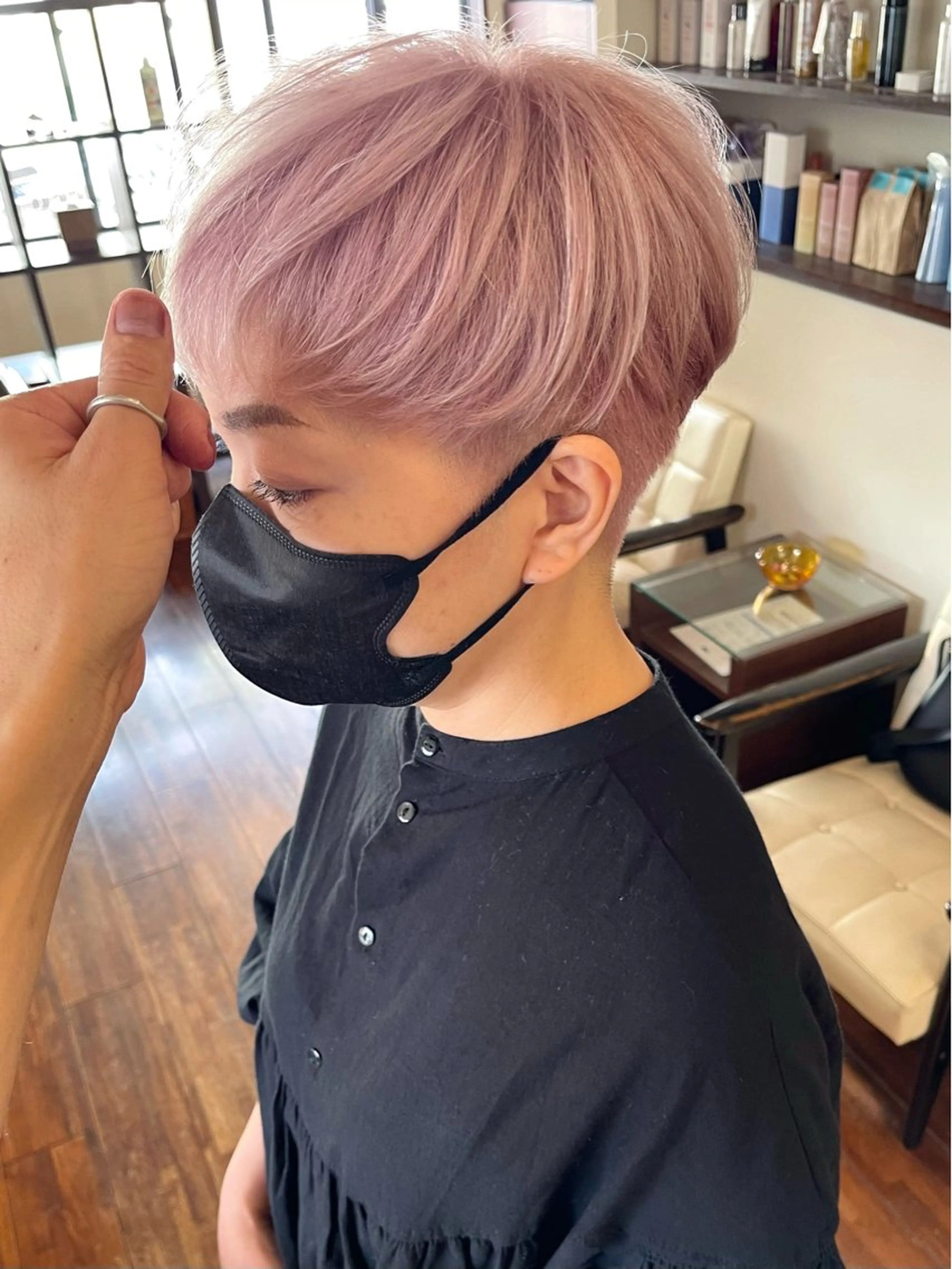ショート カラー ピンクカラー カット ヘアカラー トリートメント 髪質改善ｶﾗｰ ｹｱﾌﾞﾘｰﾁ/ﾀﾑのヘアスタイル