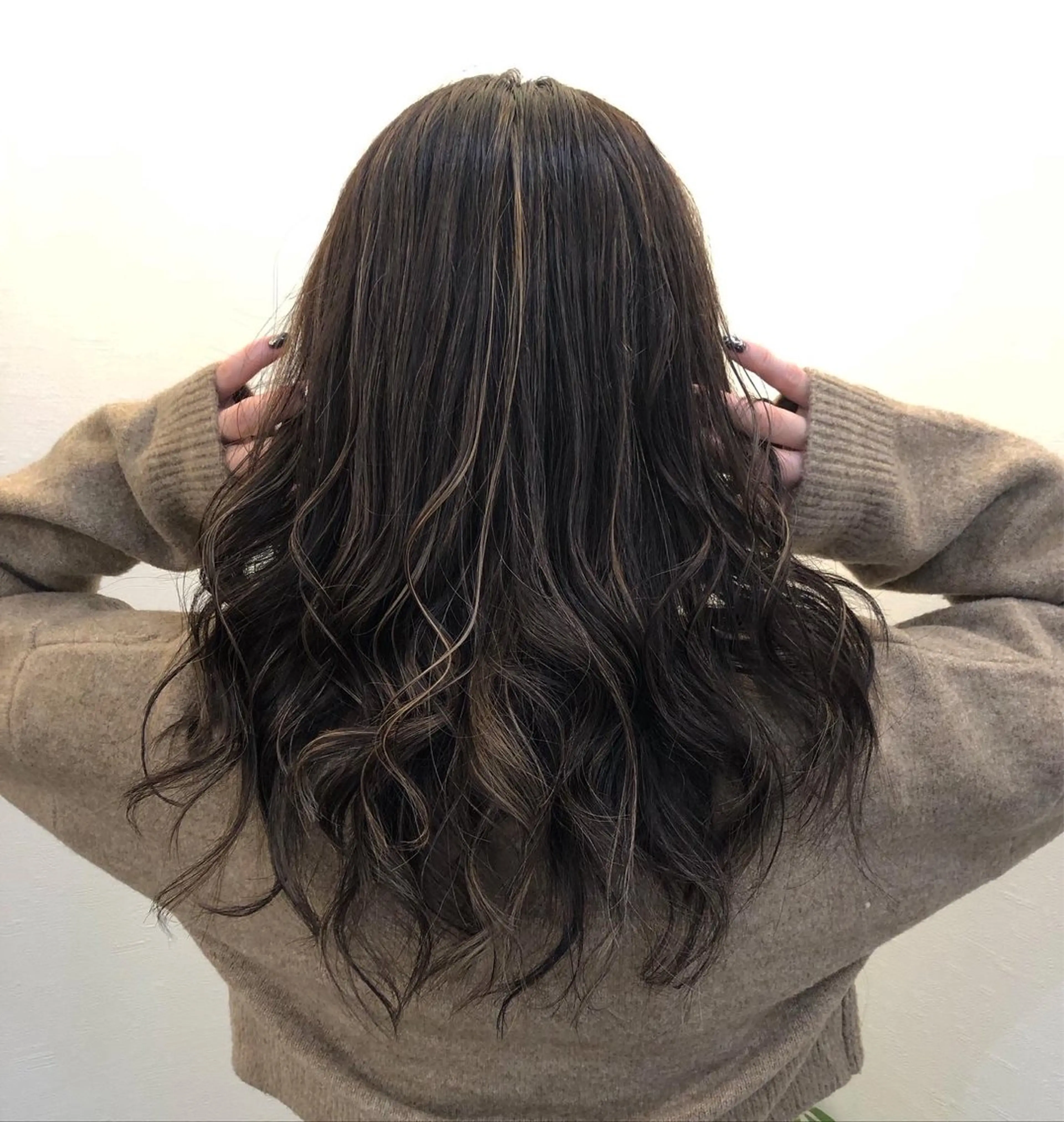 カラー Ruang所属・ツノガイ エリのヘアスタイル