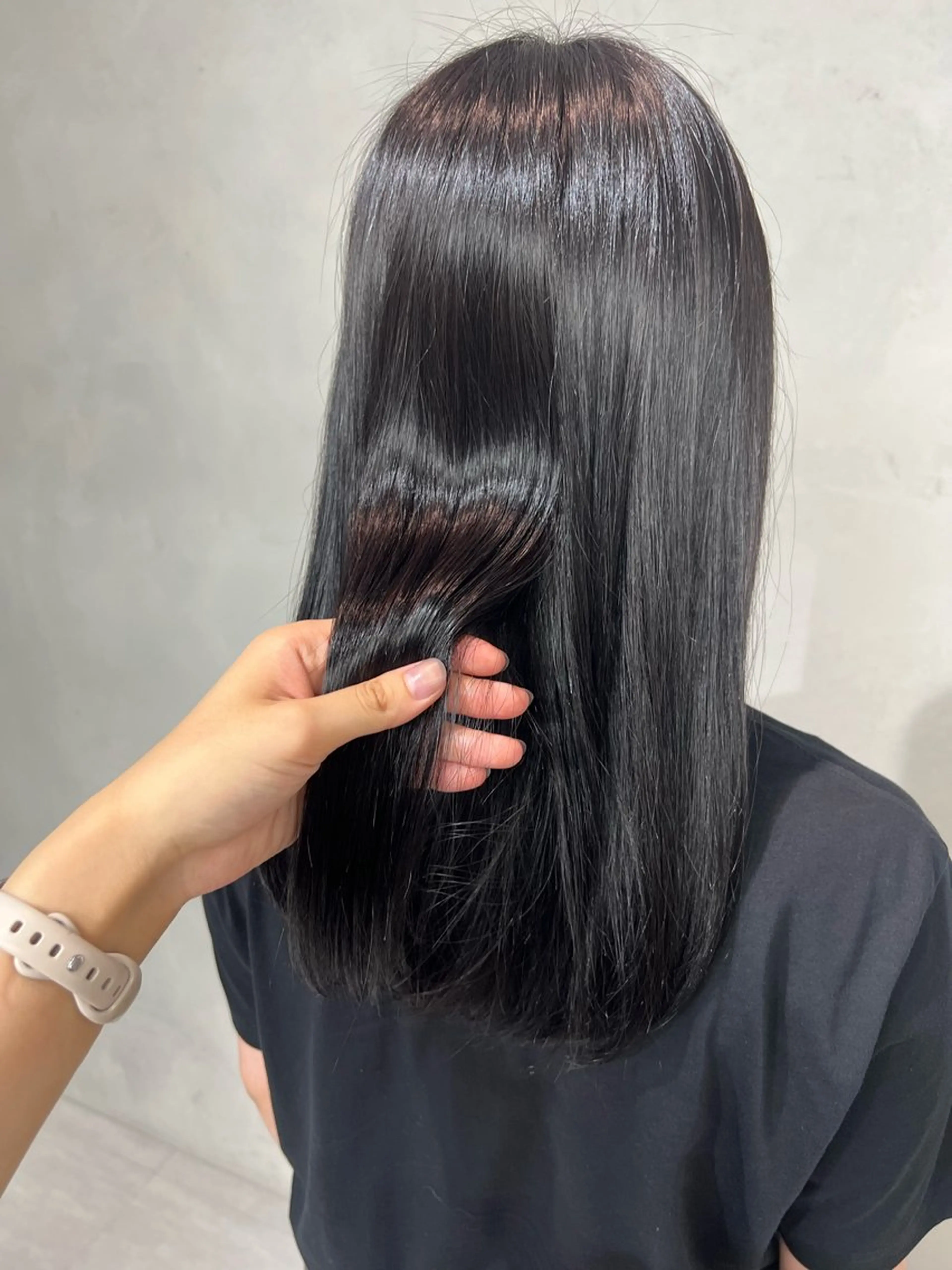 セミロング カラー 黒髪 ブルーカラー ブルーブラック 小森聖奈 韓国風/透明感のヘアスタイル
