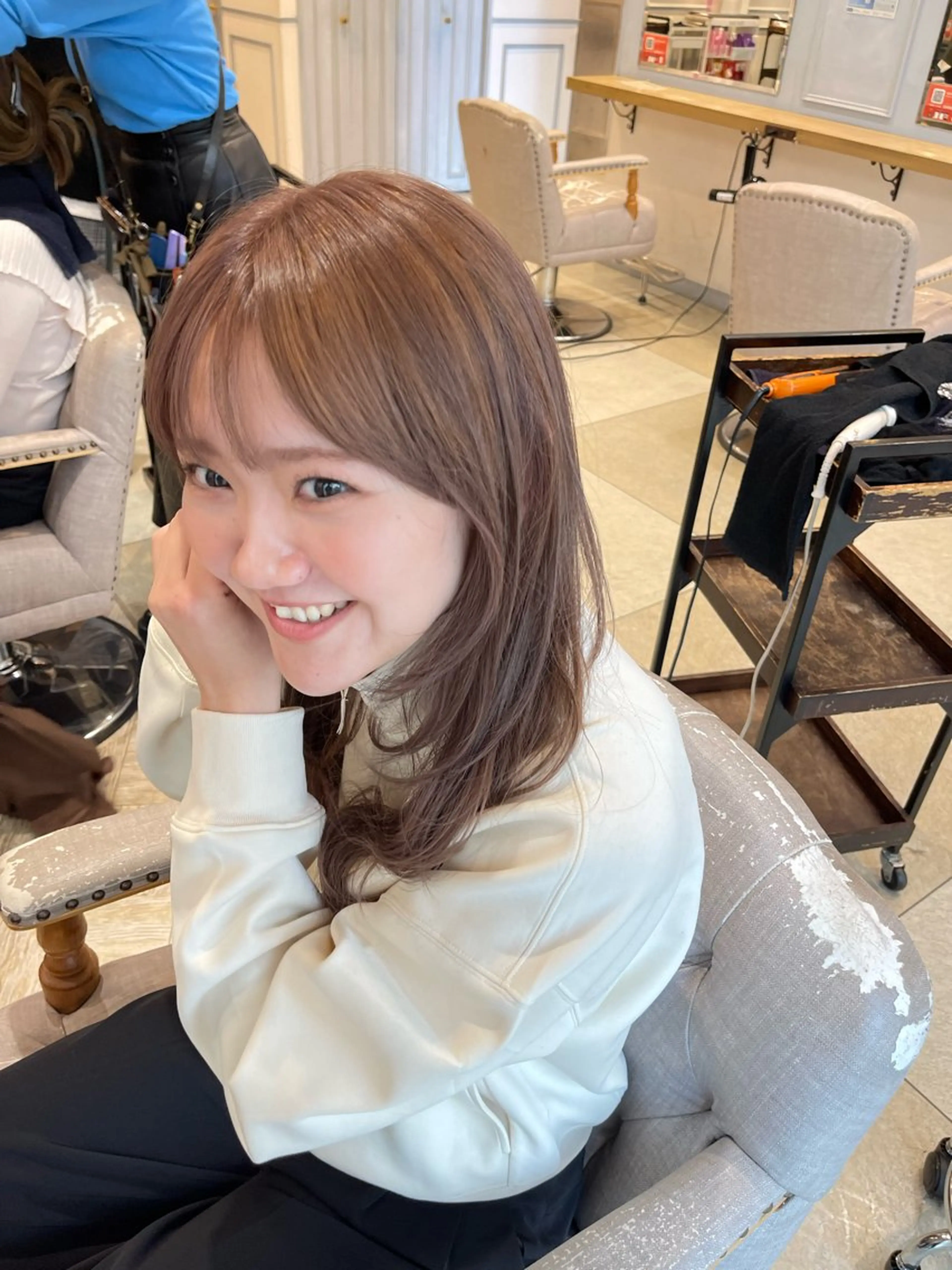 セミロング カラー ベージュカラー ミルクティーベージュ 顔周りカット レイヤーカット サイドバング ショート/ボブ アンドウ☺︎のヘアスタイル