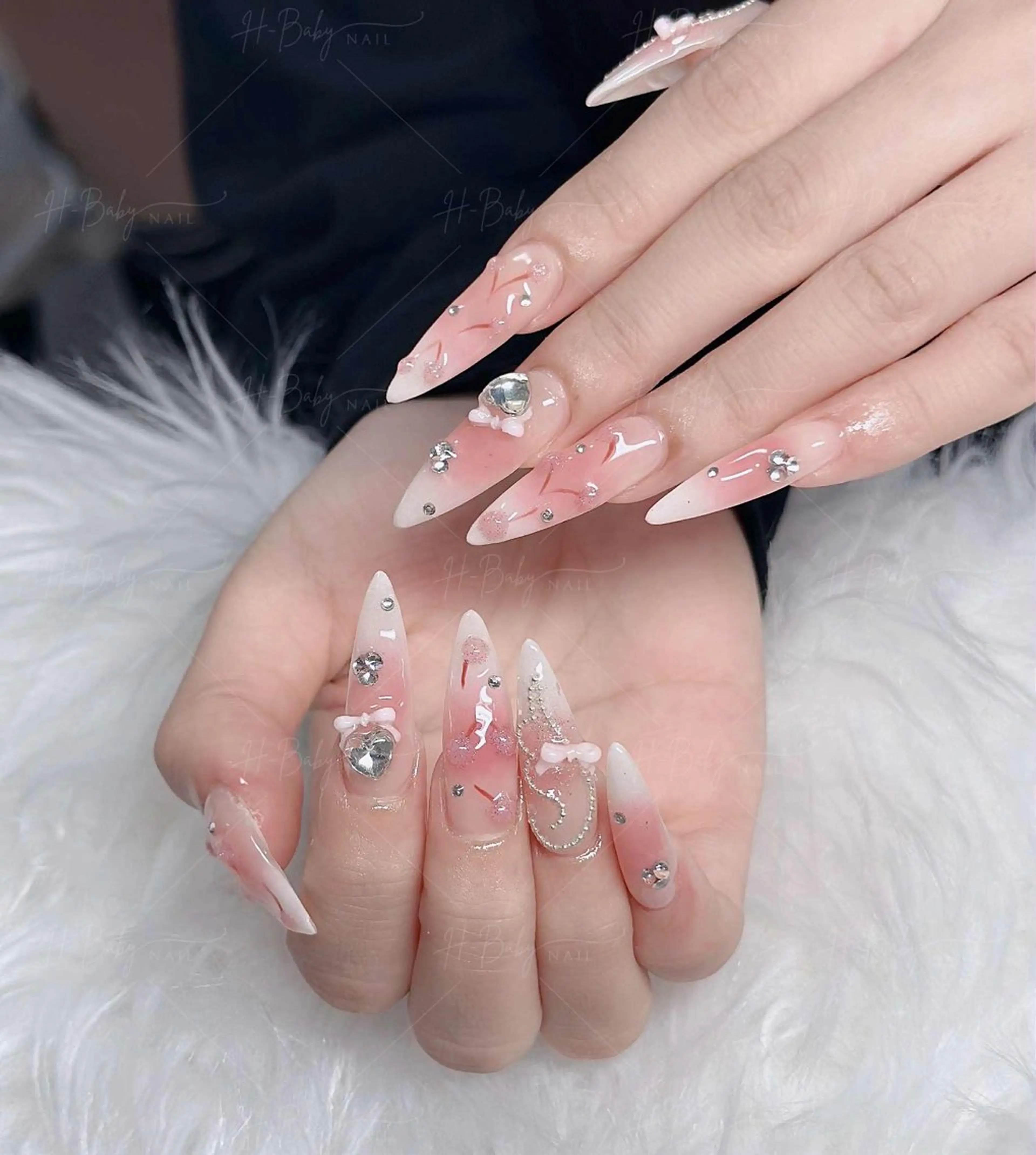 ネイル オーロラネイル フレンチネイル ジェルネイル ハロウィン キラキラネイル ハンドネイル H.baby Nail Salonのネイルデザイン