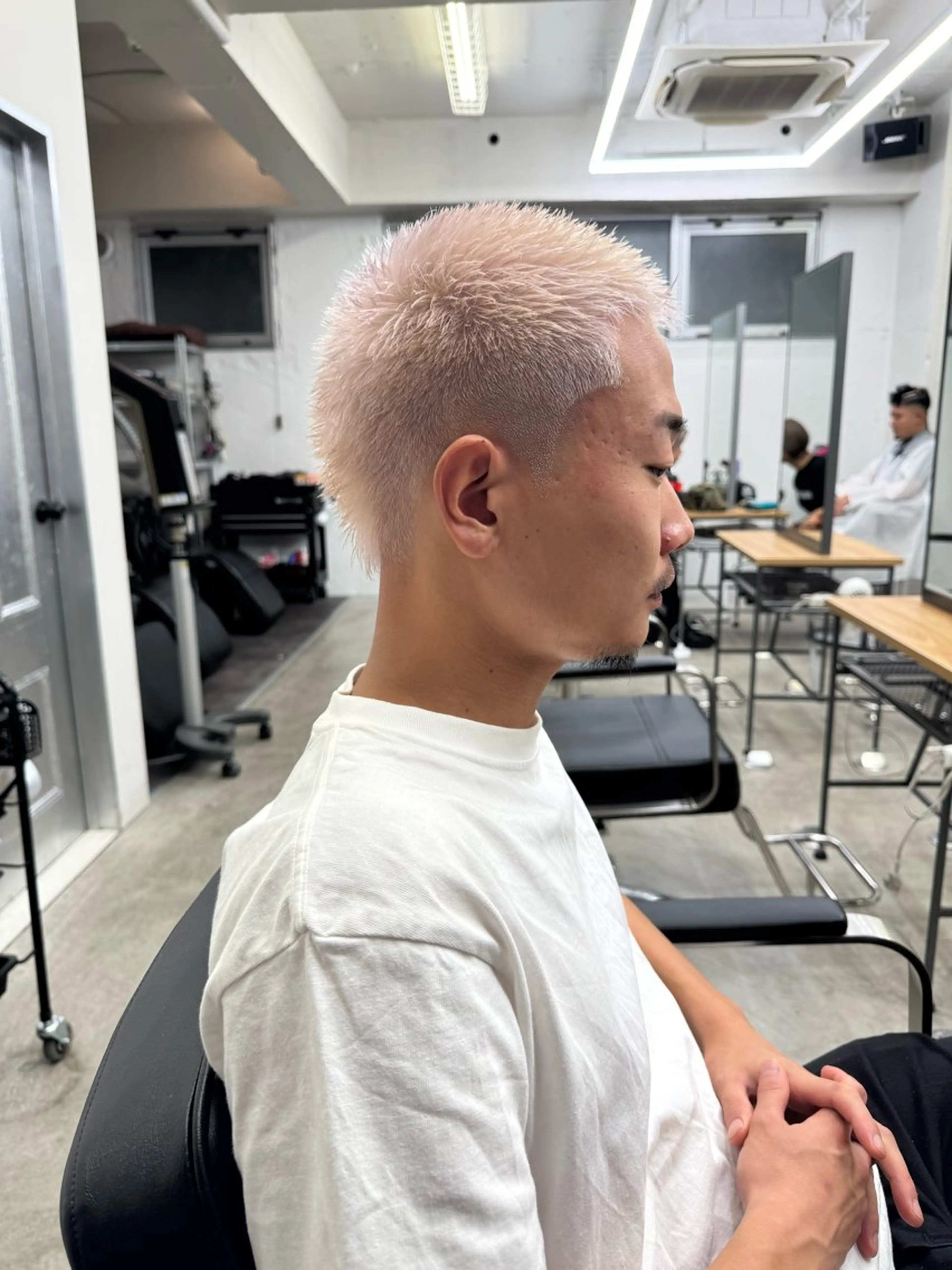 ショート カラー メンズ メンズブリーチ フェードカット スキンフェード ブリーチ 抜きっぱなしブロンド カット ヘアカラー トリートメント 💈メンズ特化💈 TASUKUのヘアスタイル