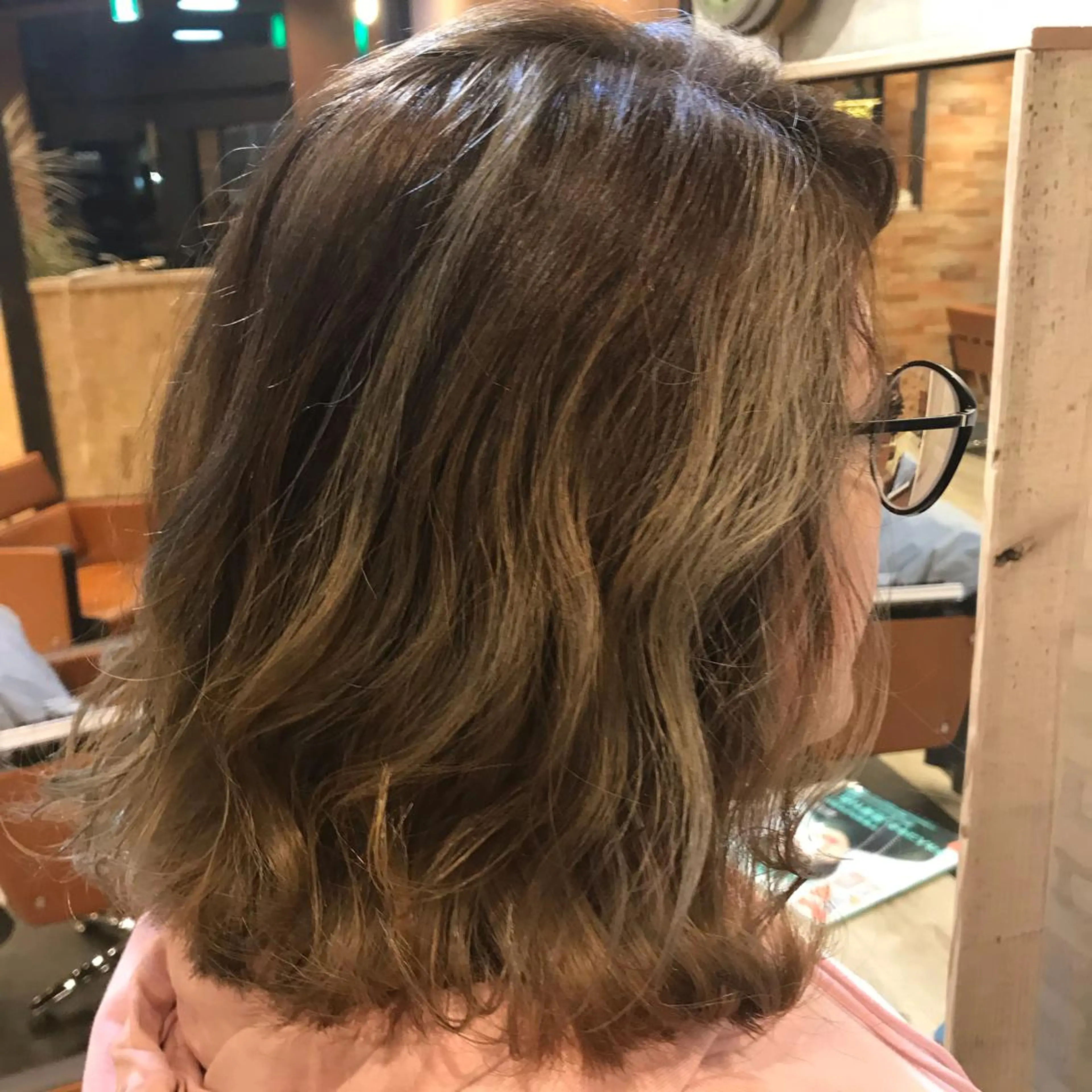 ミディアム レイヤーカット ルスリー守山店所属・髪質改善美容師 🌟塚本のヘアスタイル