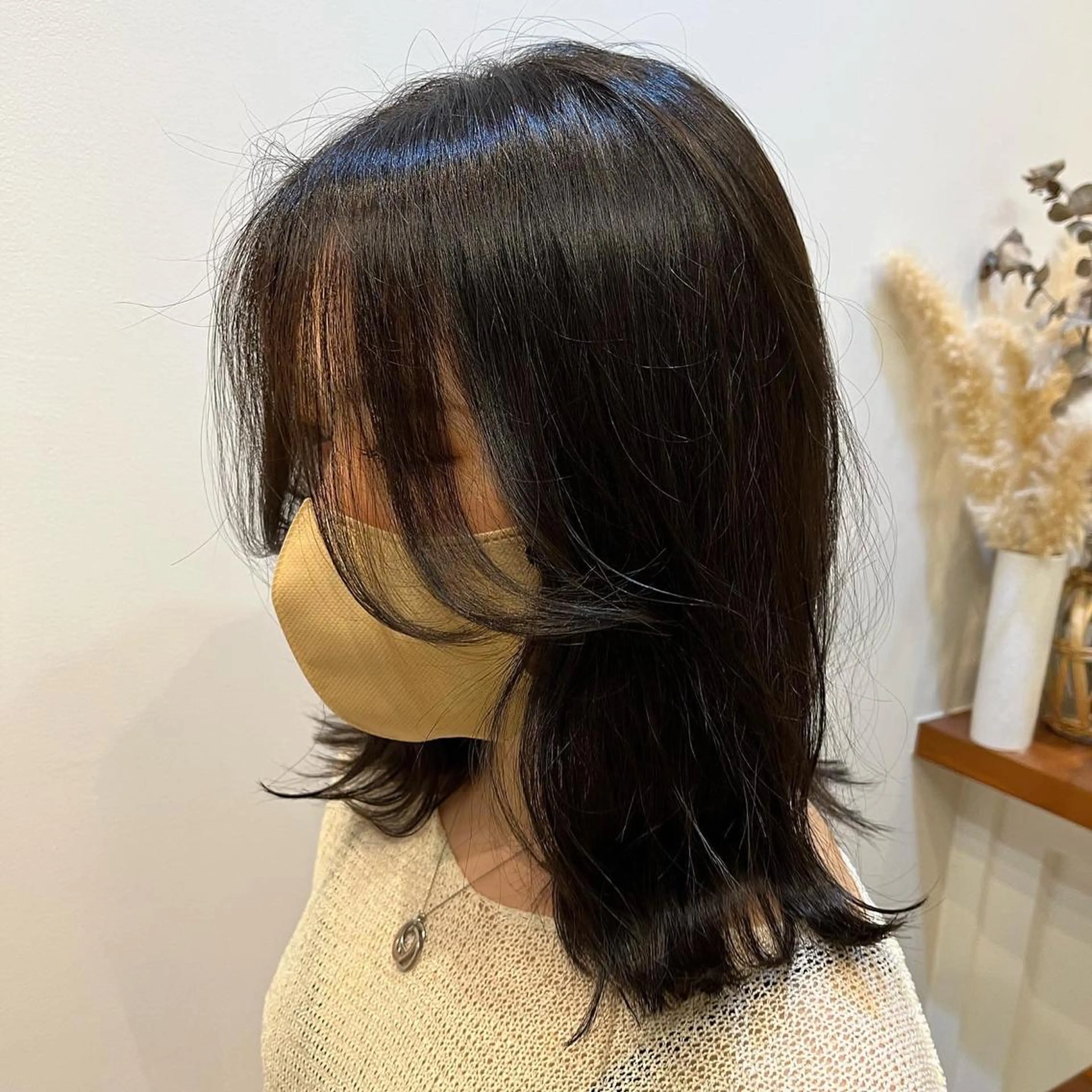 セミロング カラー 黒髪 ブルーカラー ブルーブラック インナーカラー くせ毛 カット ヘアカラー トリートメント 韓国レイヤー×透明感 髪質改善　武田涼のヘアスタイル