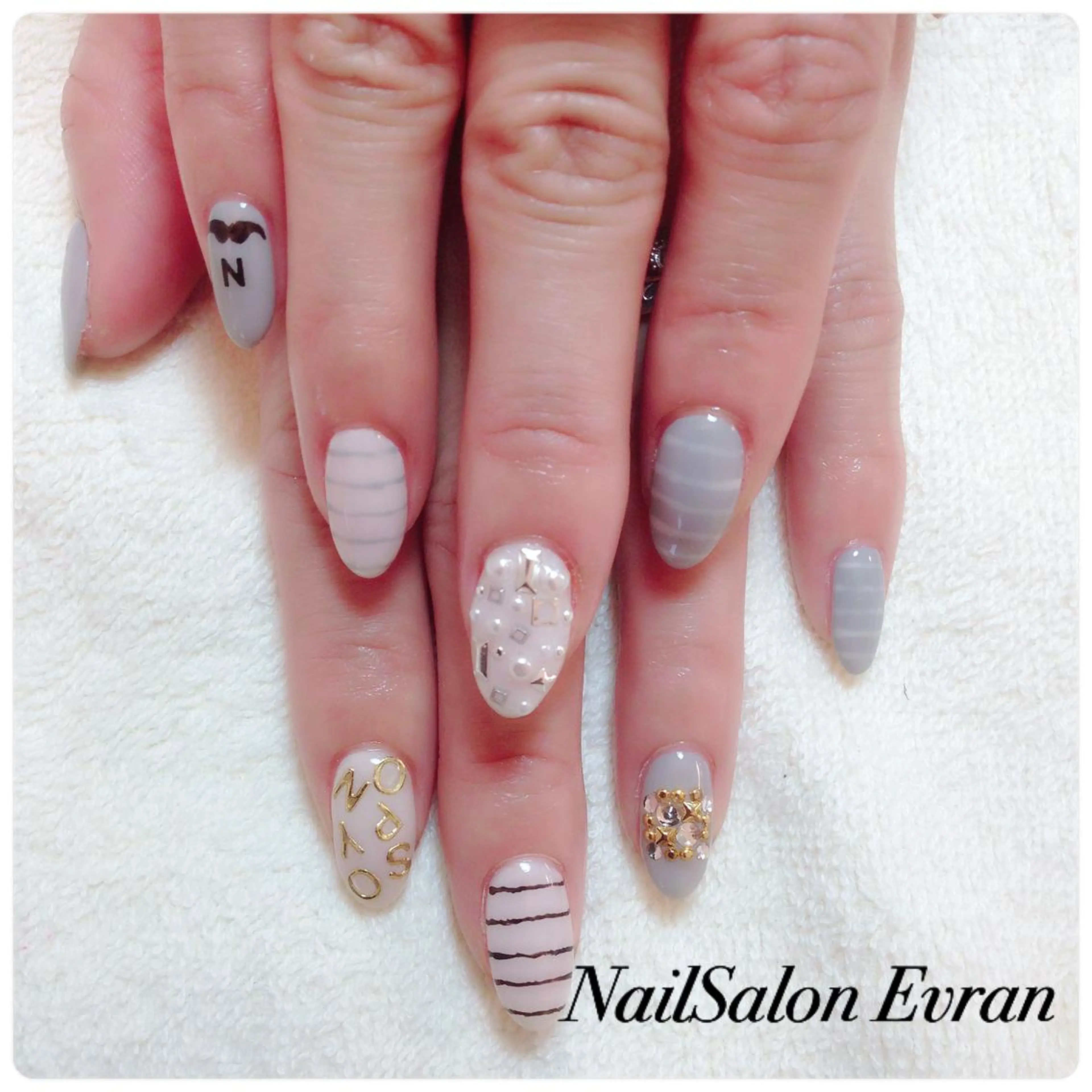 ネイル アートネイル フレンチネイル マグネットネイル 持ち込み ニュアンスネイル ハンドネイル Nail salon Evranのネイルデザイン