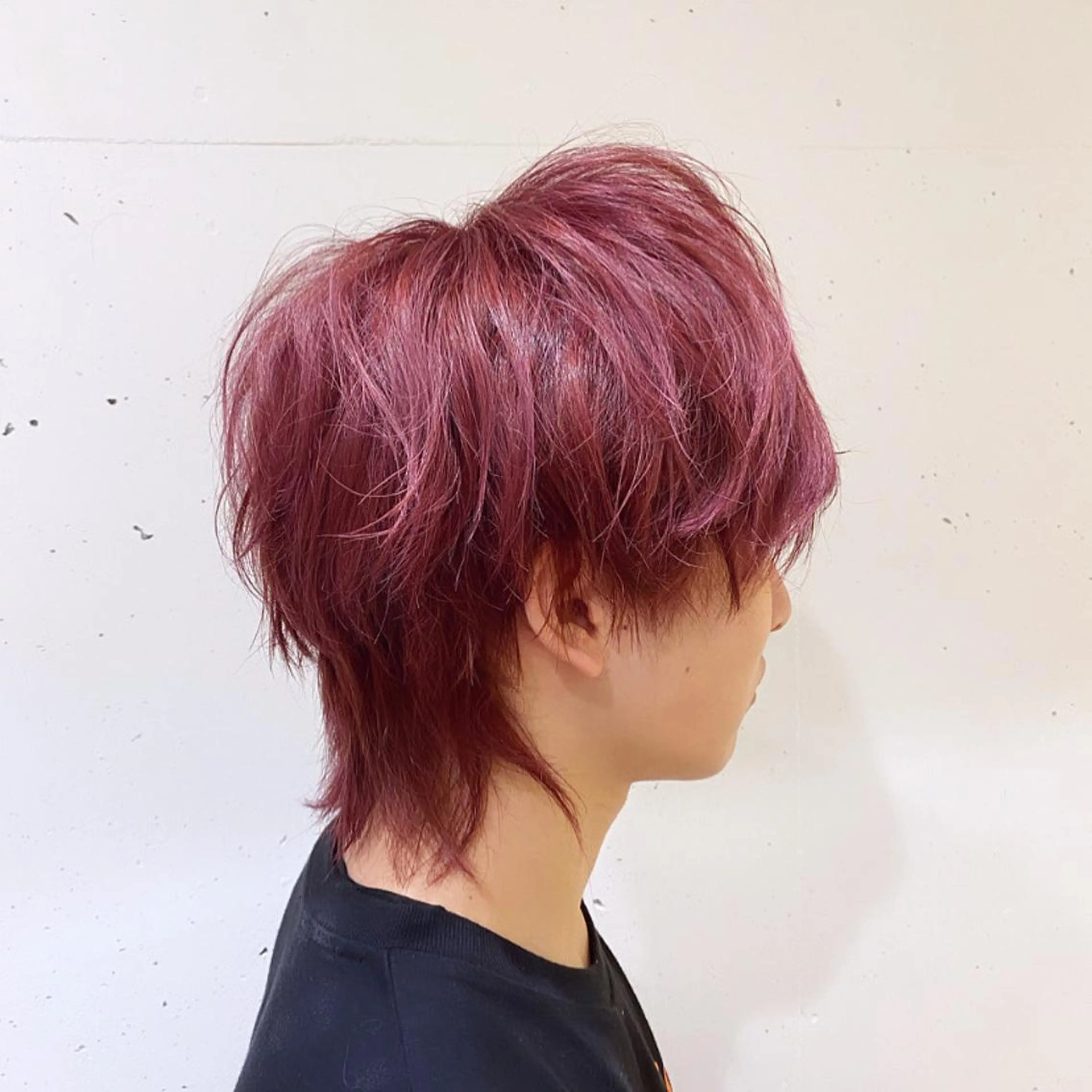 ミディアム カラー メンズ カシス ピンクカラー レッドカラー カット ヘアカラー トリートメント STUDIO 4H所属・小山功陽 /メンズスタイルのヘアスタイル