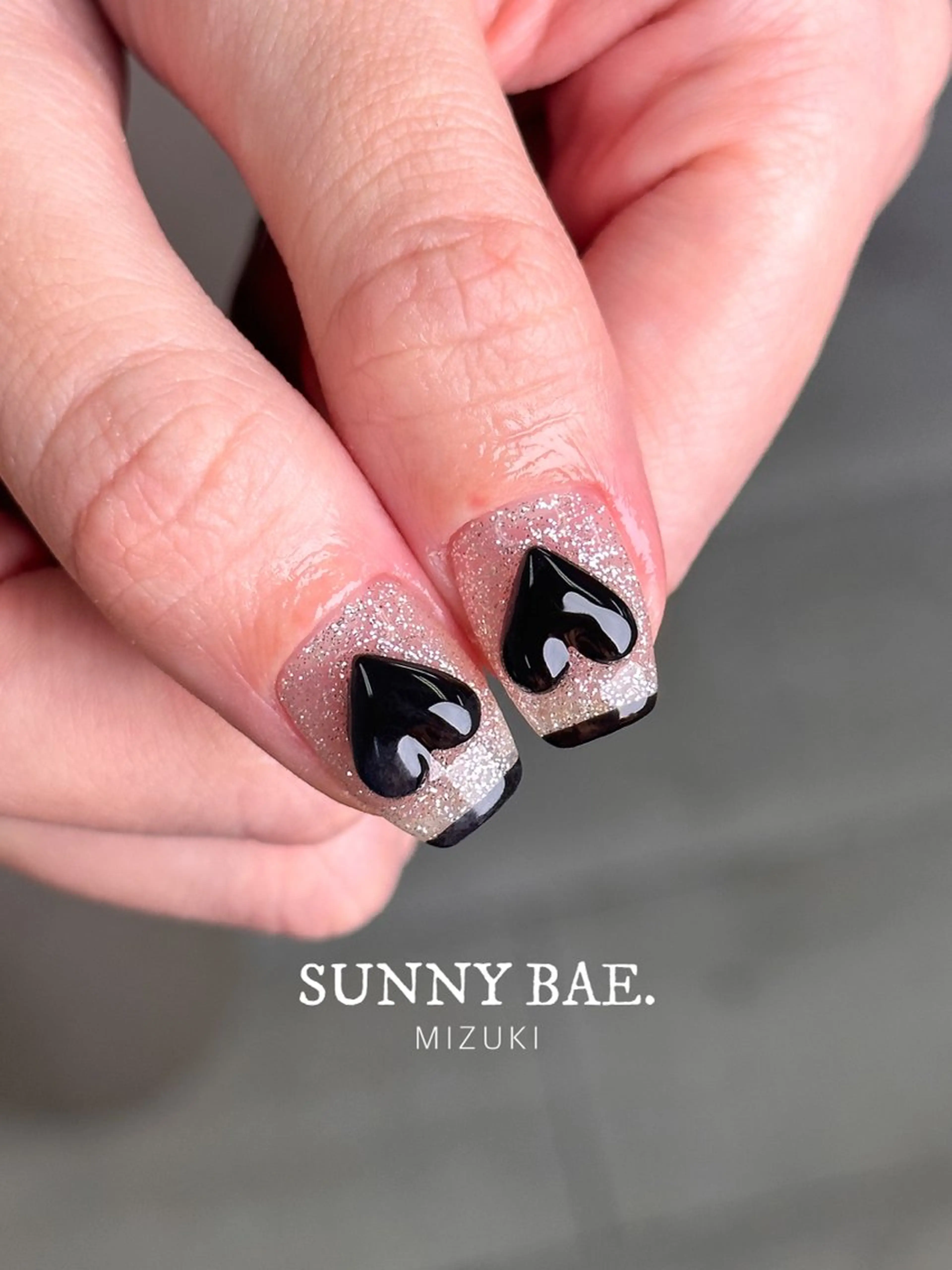 ネイル フレンチネイル ハート ラメ(グリッター) ぷっくりネイル バレンタイン SUNNY BAE. 🌼MIZUKIのネイルデザイン