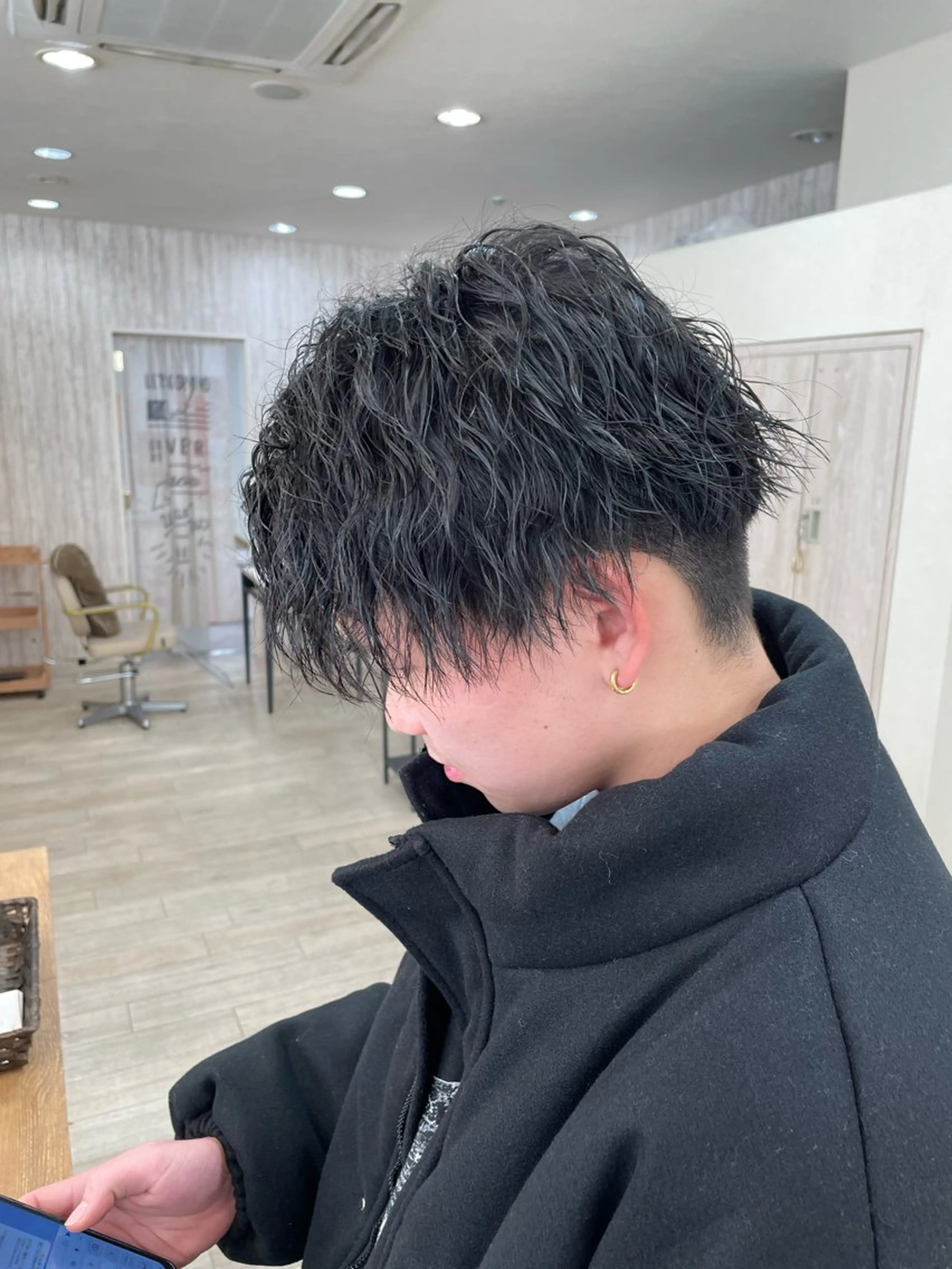 カラー パーマ メンズ メンズブリーチ メンズハイトーン メンズパーマ メンズショート メンズスパイラルパーマ 🪐Men's🪐 ニュアンス/リョウガのヘアスタイル