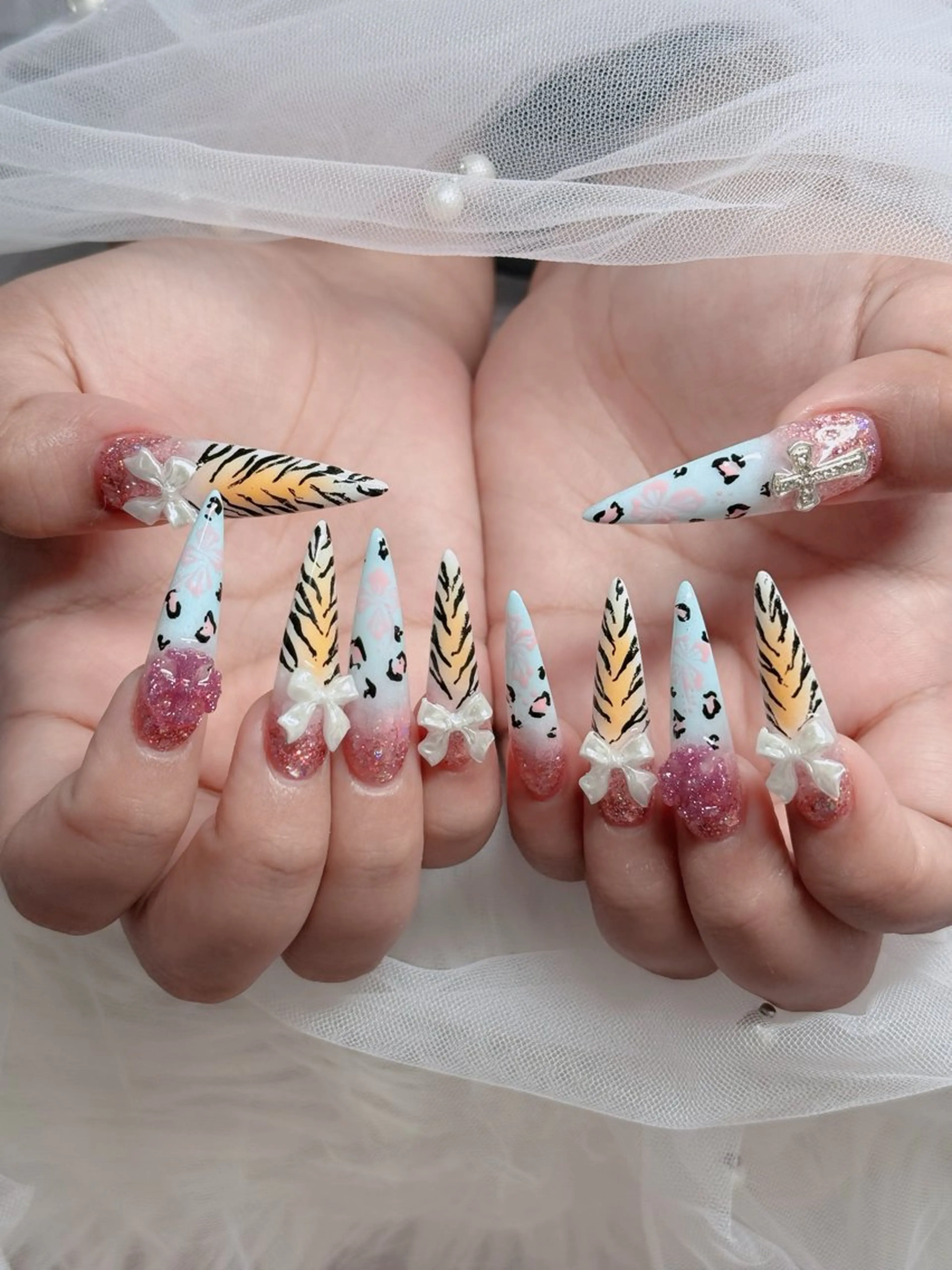 ネイル オーロラネイル フレンチネイル ジェルネイル ハロウィン キラキラネイル ハンドネイル H.baby Nail Salon所属・H.baby Nail Salonのネイルデザイン