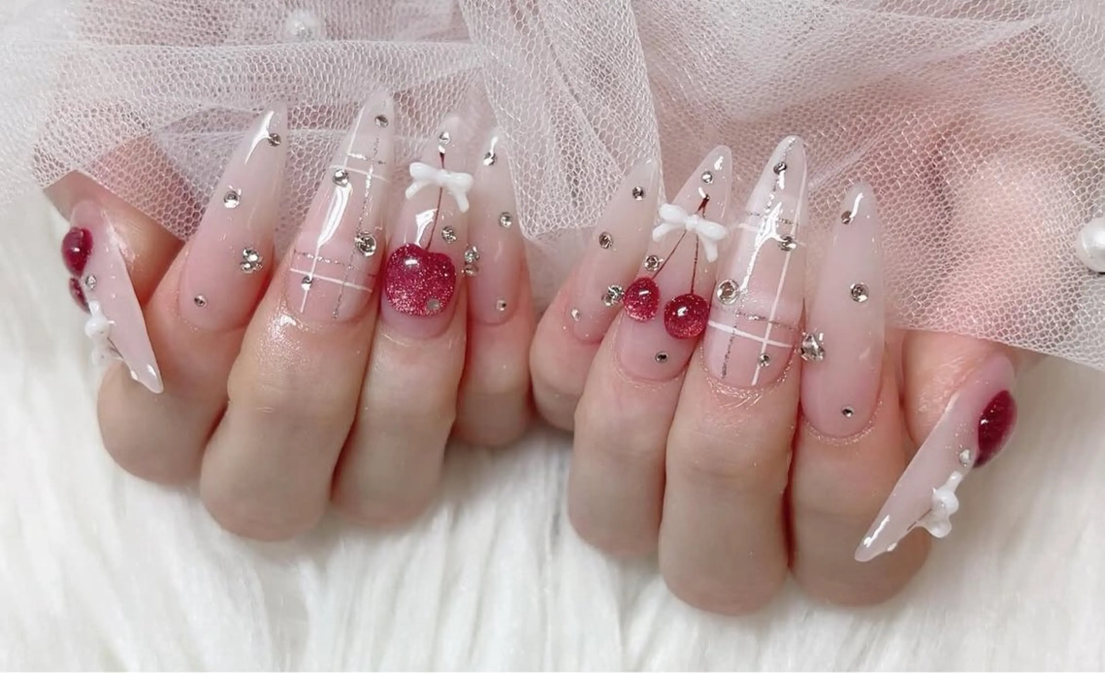 ネイル 長さ出し グラデーション キラキラネイル マグネットネイル ニュアンスネイル ハンドネイル Lee Ainのネイルデザイン