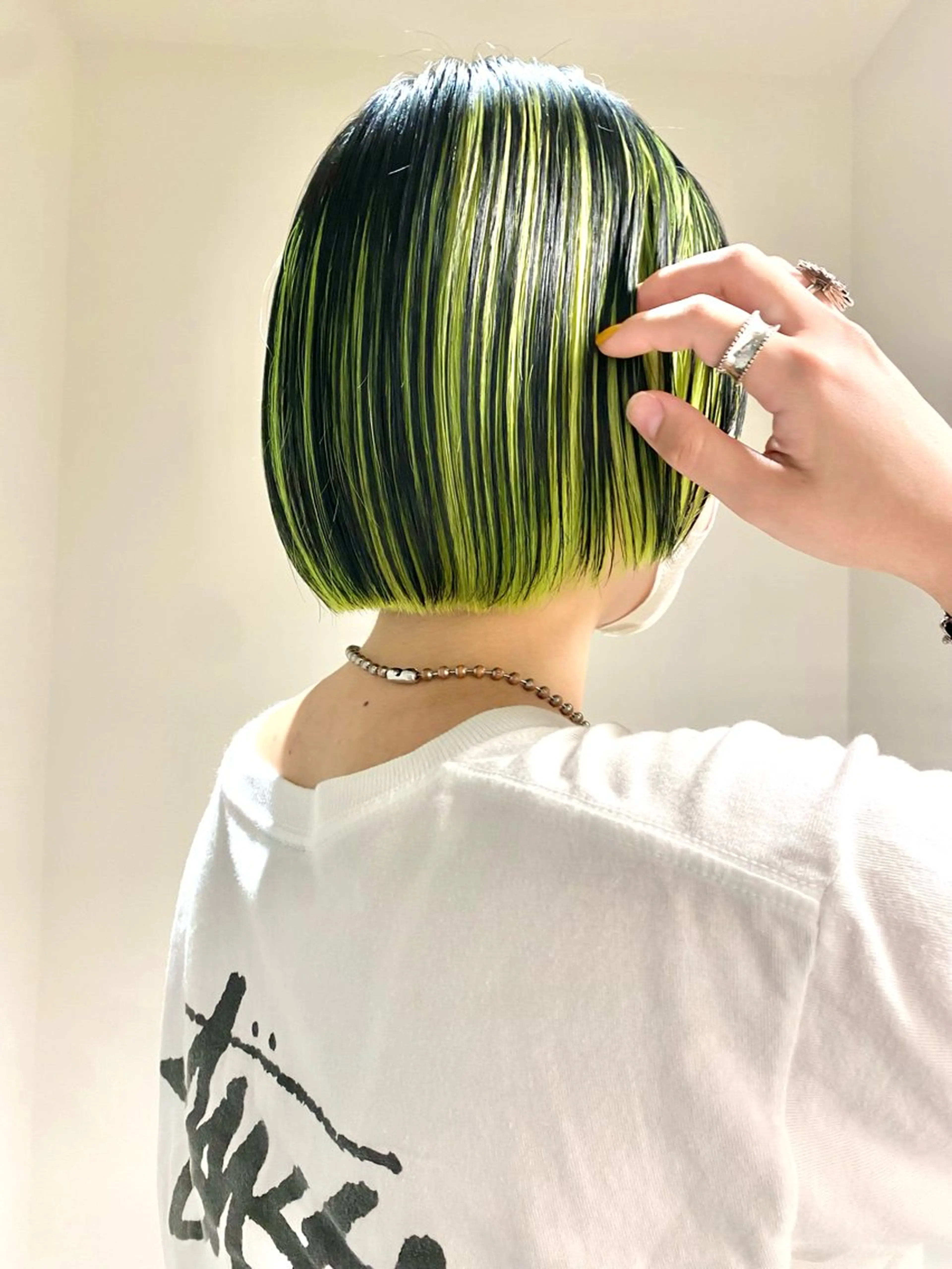 ショート カラー ヘアカラー 梅田のブリーチ特化 美容師KAI🥰のヘアスタイル