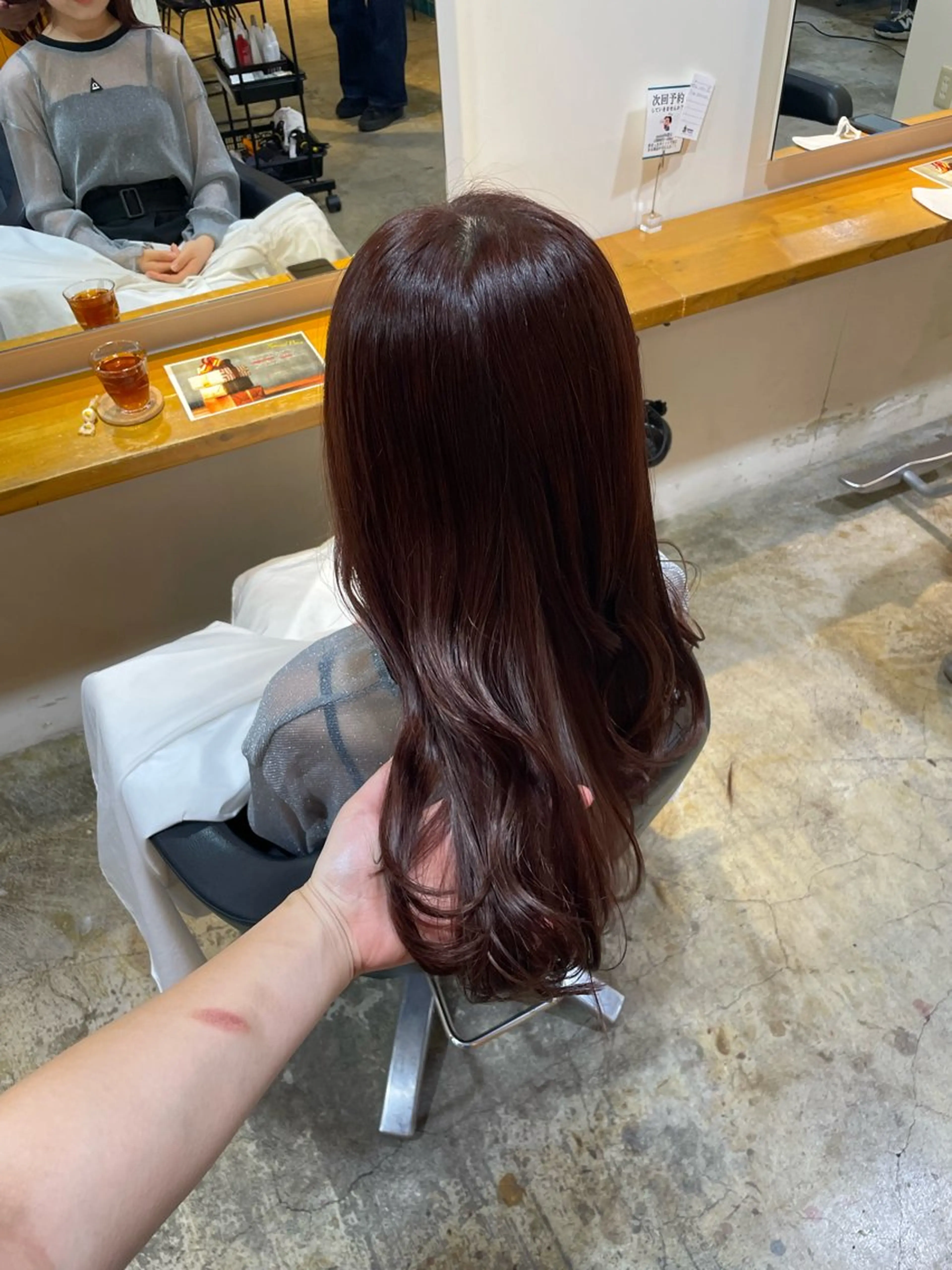 セミロング カラー ベージュカラー ピンクカラー ピンクベージュ カット ヘアカラー トリートメント MIOベージュカラー 柔らかいカラーのヘアスタイル