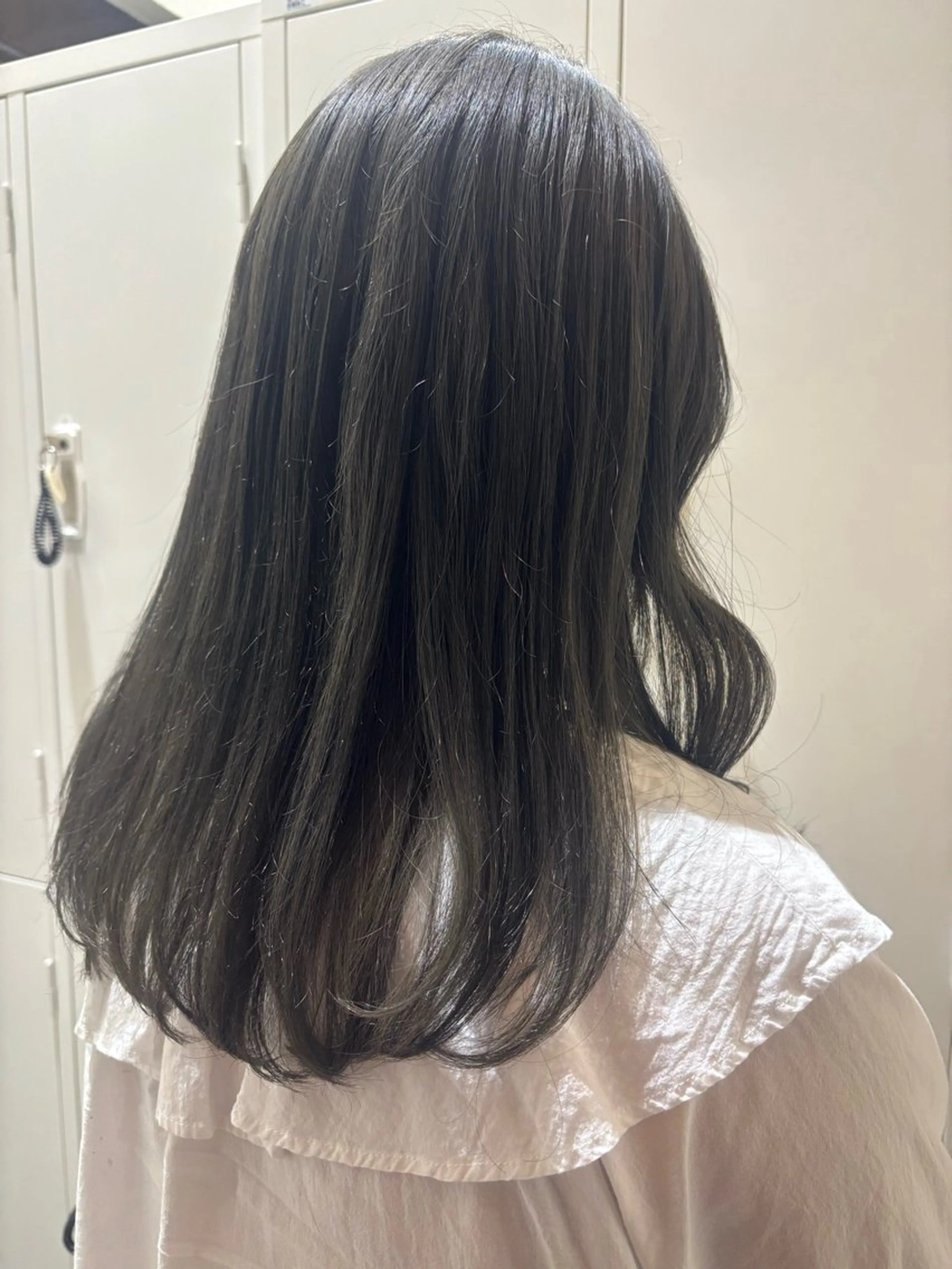 ロング カラー ブリーチ 透明感カラー グレージュ ハイトーンカラー 衣畑 綾香のヘアスタイル