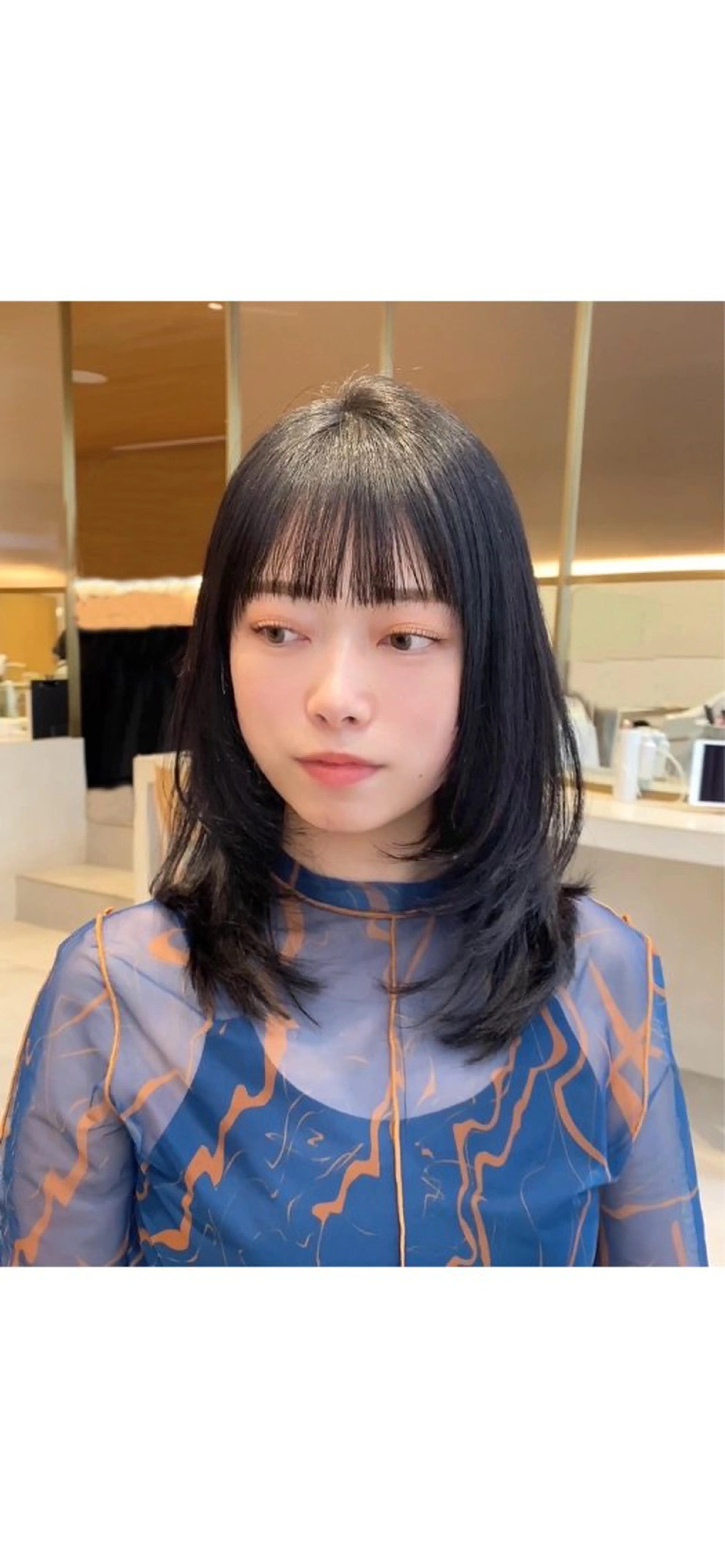 セミロング カラー パーマ ヘアアレンジ 黒髪 ブルーカラー ブルーブラック ブラウンカラー グレージュ 小野寺瑞希 /最小顔カットのヘアスタイル