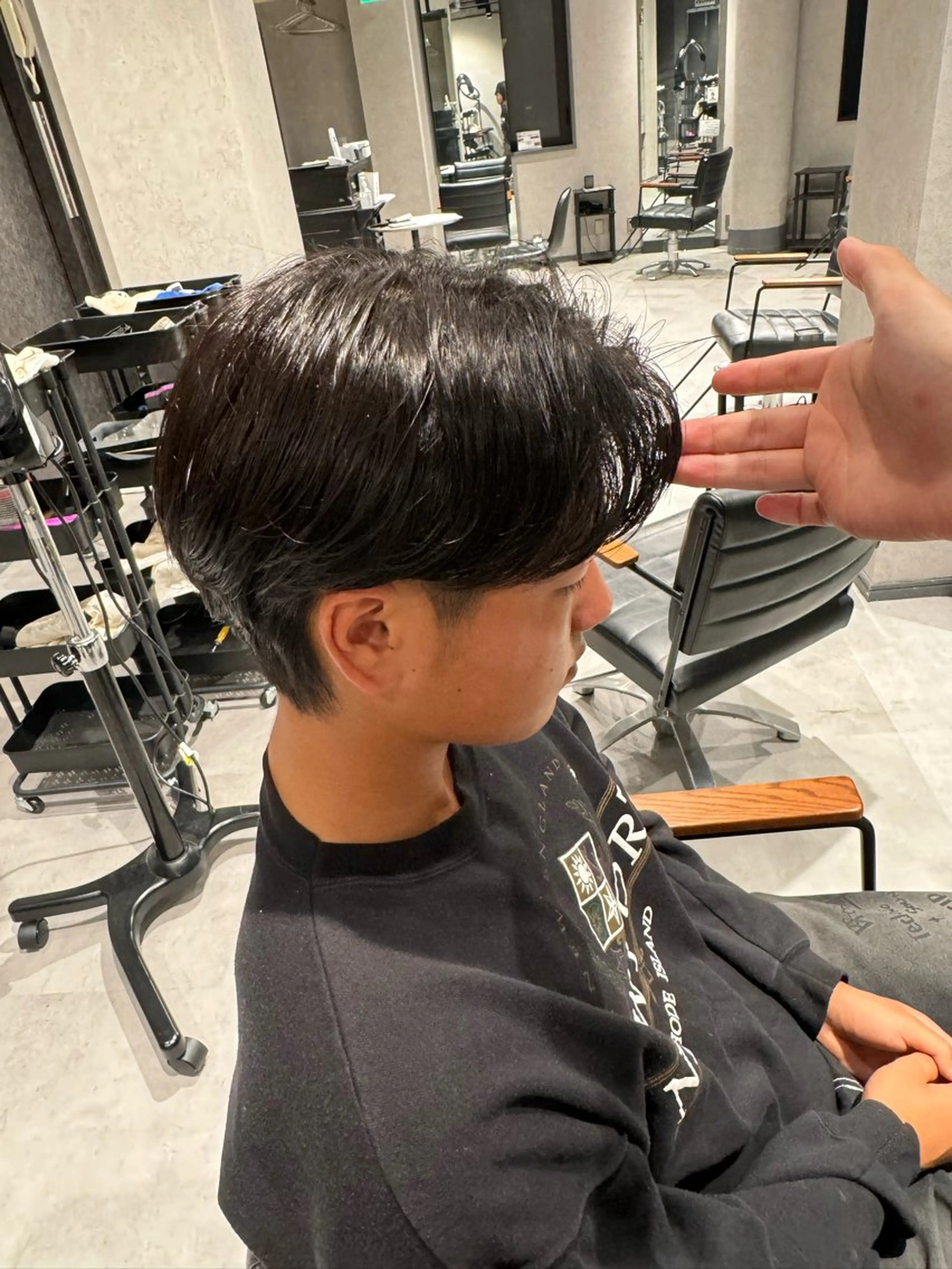 パーマ メンズ メンズパーマ ニュアンスパーマ カット パーマ 韓国特化🇰🇷愁斗 センターパートパーマのヘアスタイル