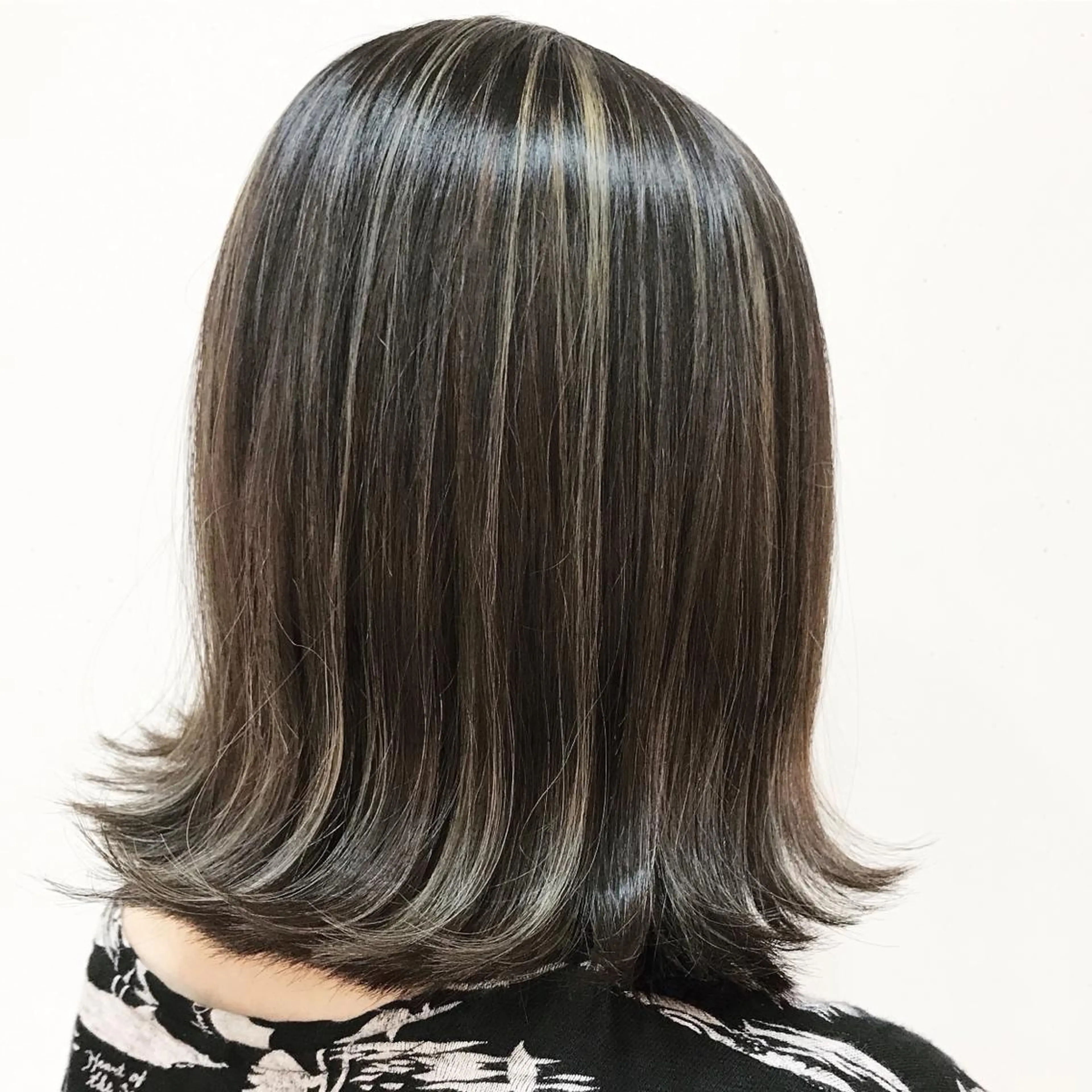 ミディアム カラー ブリーチ ハイライトカラー ハイライト IwAsh二俣川所属・IwAsh✄﻿ アオイのヘアスタイル