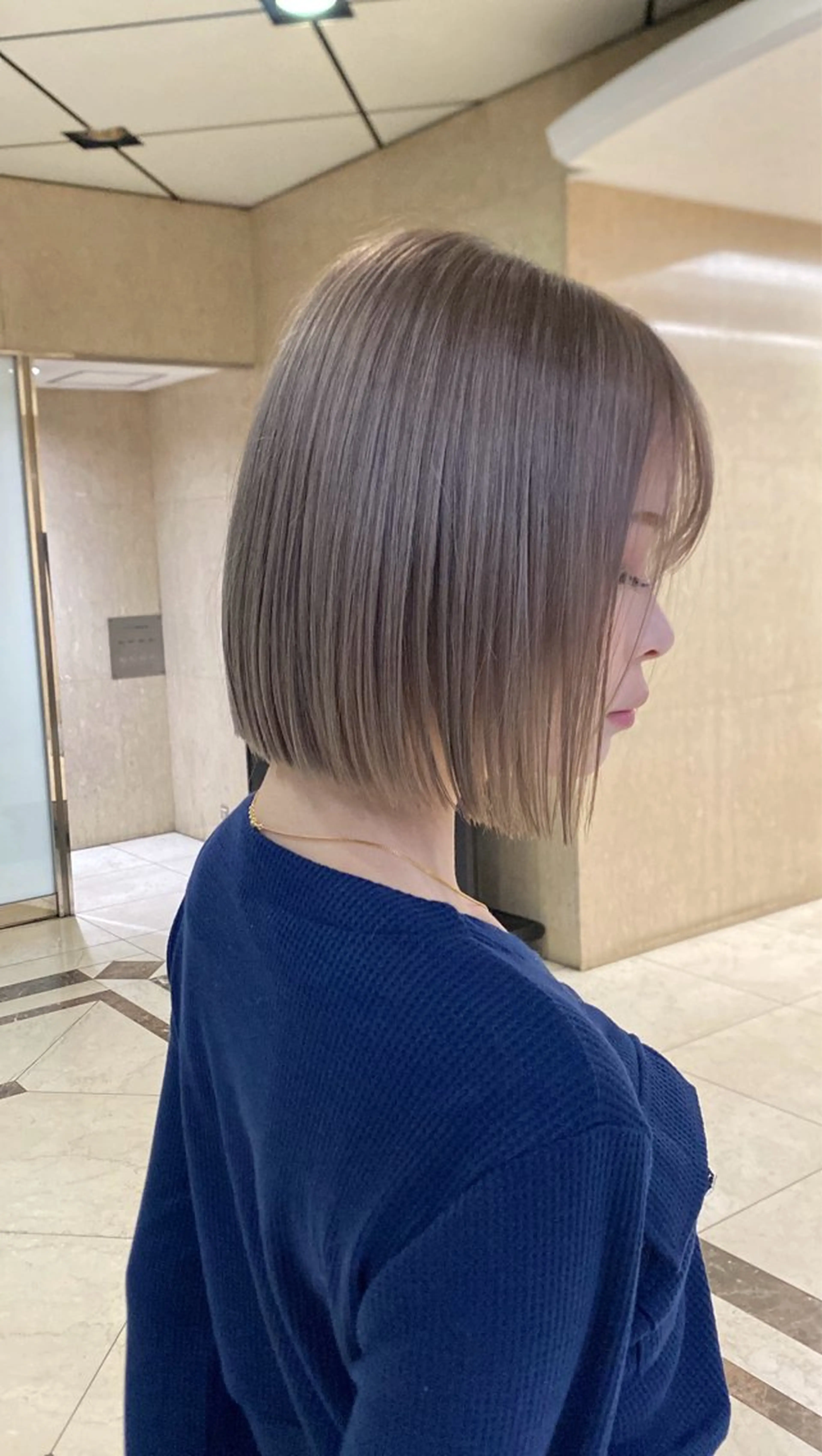 ショート カラー ハイトーンカラー ボブ 古賀/レイヤーボブ /ハッシュカットのヘアスタイル