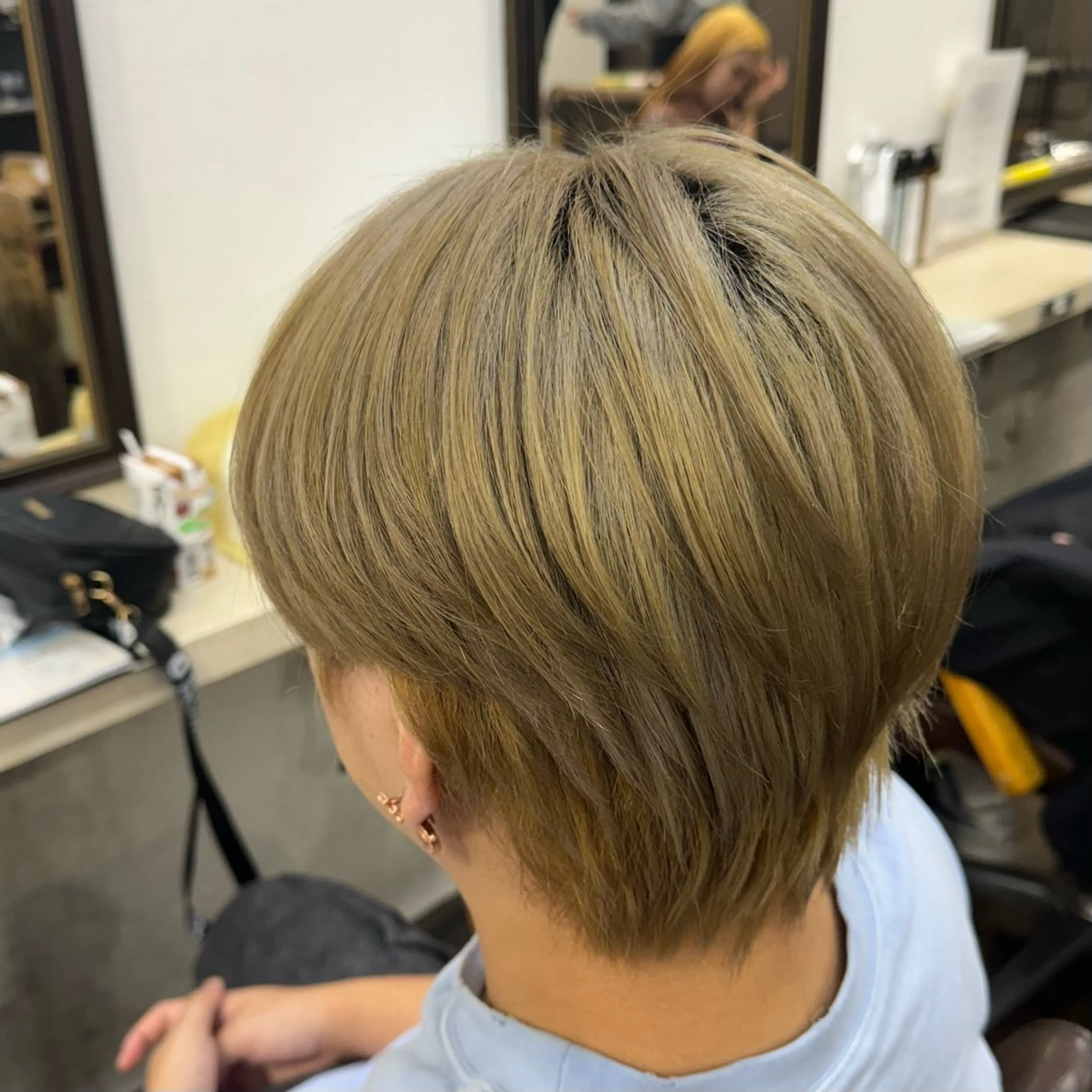 ショート メンズ apollo 横浜所属・横浜🦋ハイトーン 🫐耳つぼジュエリーのヘアスタイル