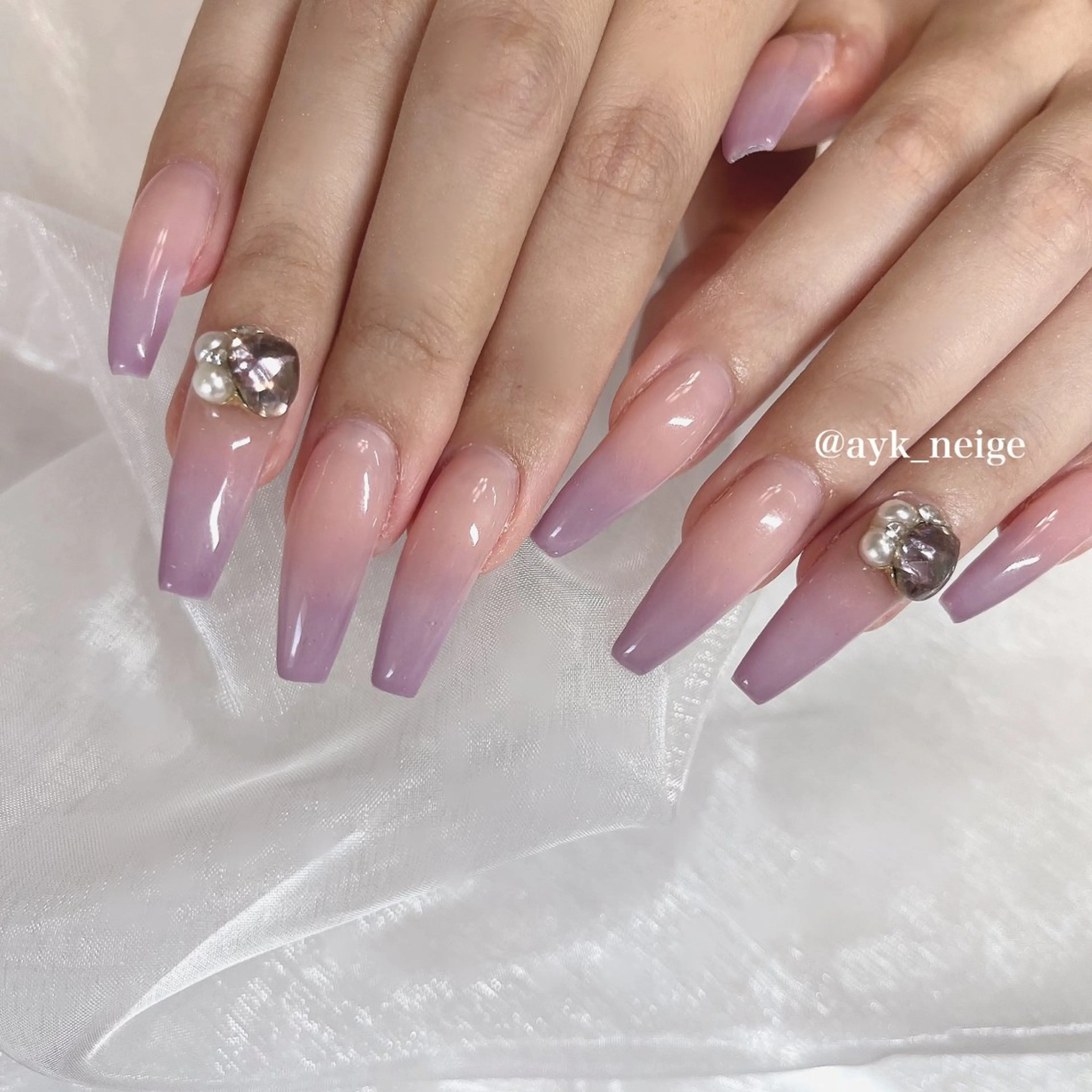 ネイル フットネイル キラキラネイル 韓国ネイル リボン n'eige nail所属・大谷 綾香のネイルデザイン