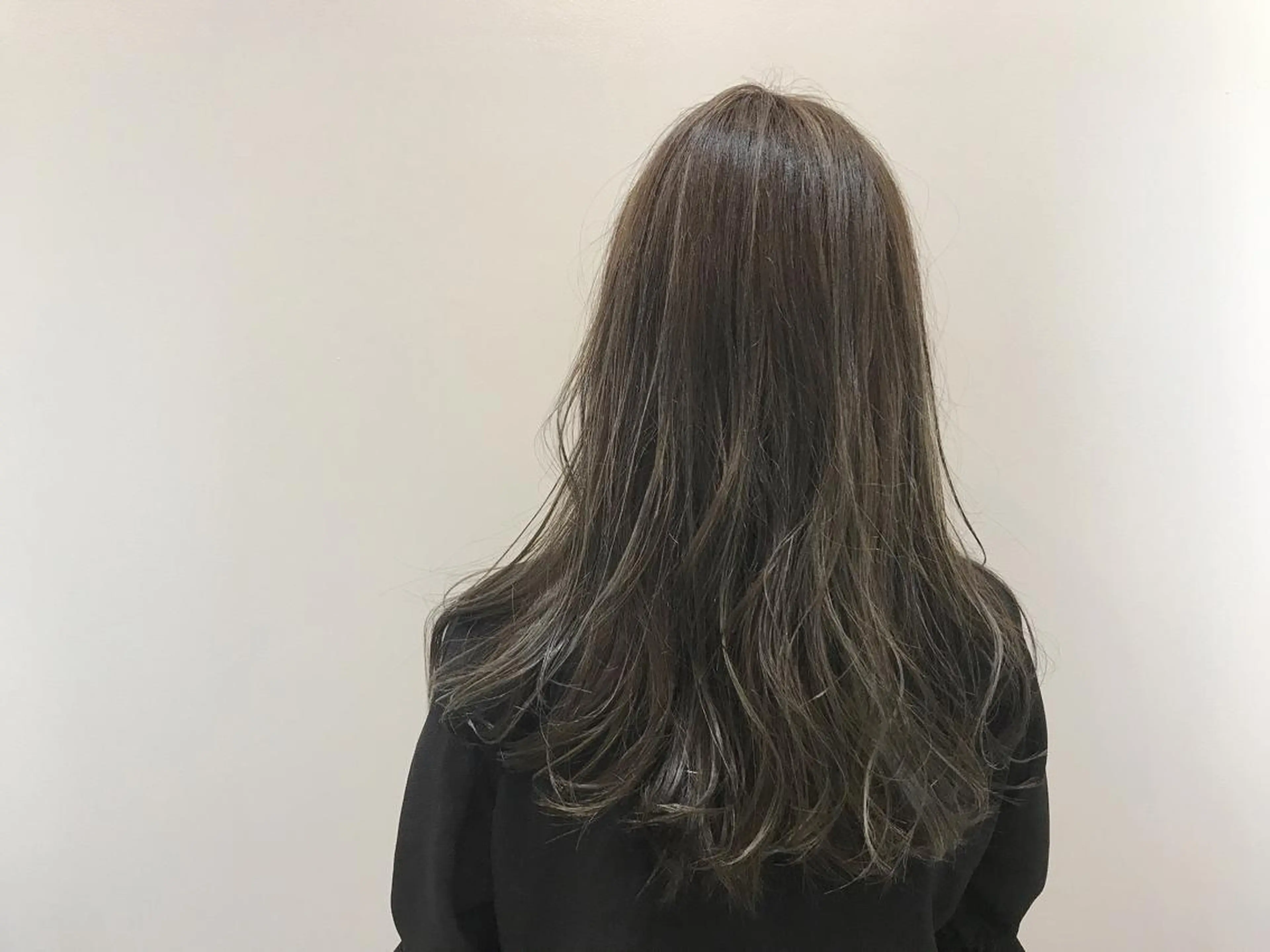 ロング カラー アクアカラー ハイライトカラー ハイライト g  hair design所属・土屋 紗也果のヘアスタイル