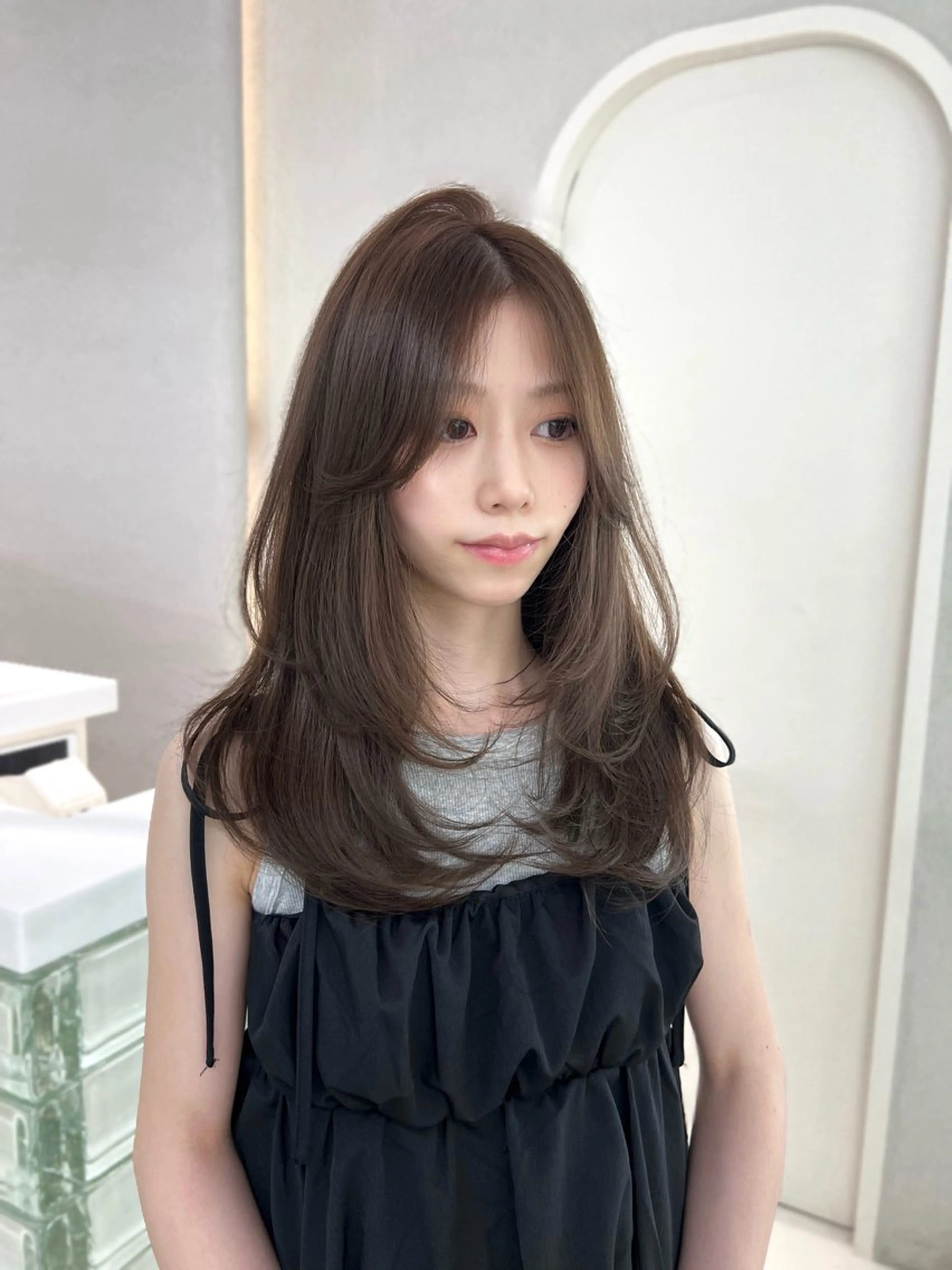 セミロング カラー 透明感カラー グレージュ オリーブグレージュ オリーブグレー レイヤーカット GAGA所属・GAGA AMIKAのヘアスタイル