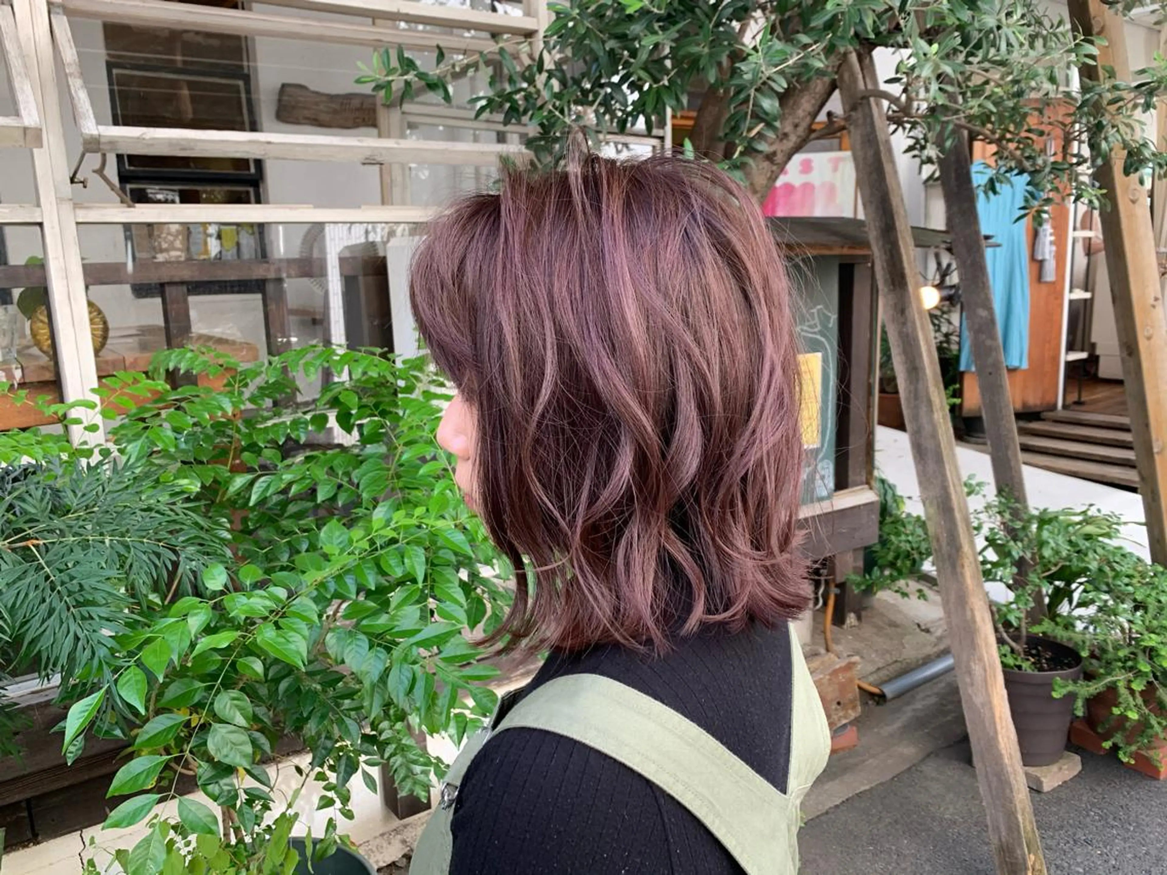 ミディアム カラー ボブレイヤー ピンクカラー バイオレットカラー ボブ レイヤーカット カット ヘアカラー トリートメント LEB所属・下河 宗太のヘアスタイル