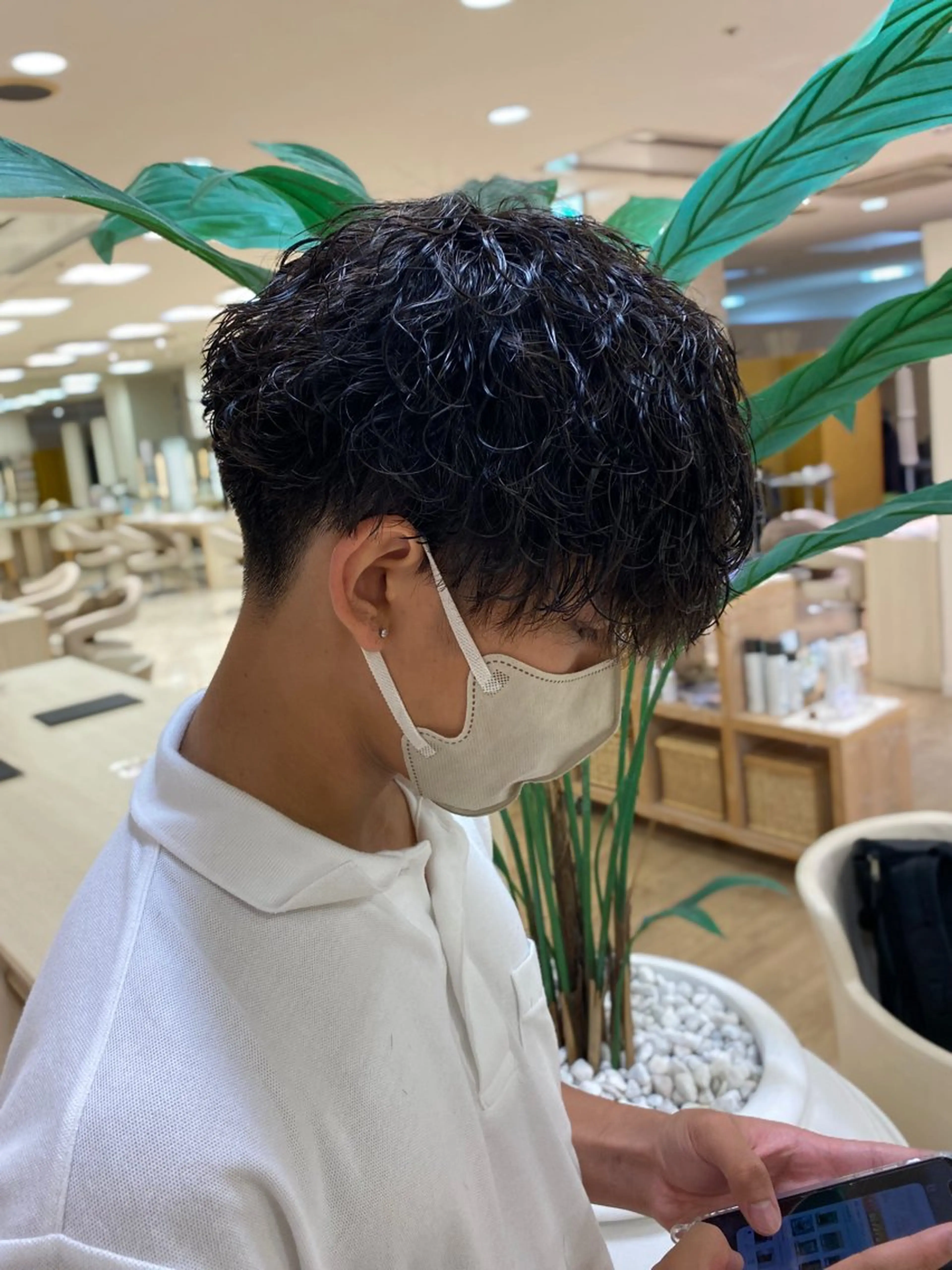 ミディアム パーマ メンズ 波巻きパーマ 銀座メンズパーマ🦚 ブリーチ🌿レイヤーのヘアスタイル